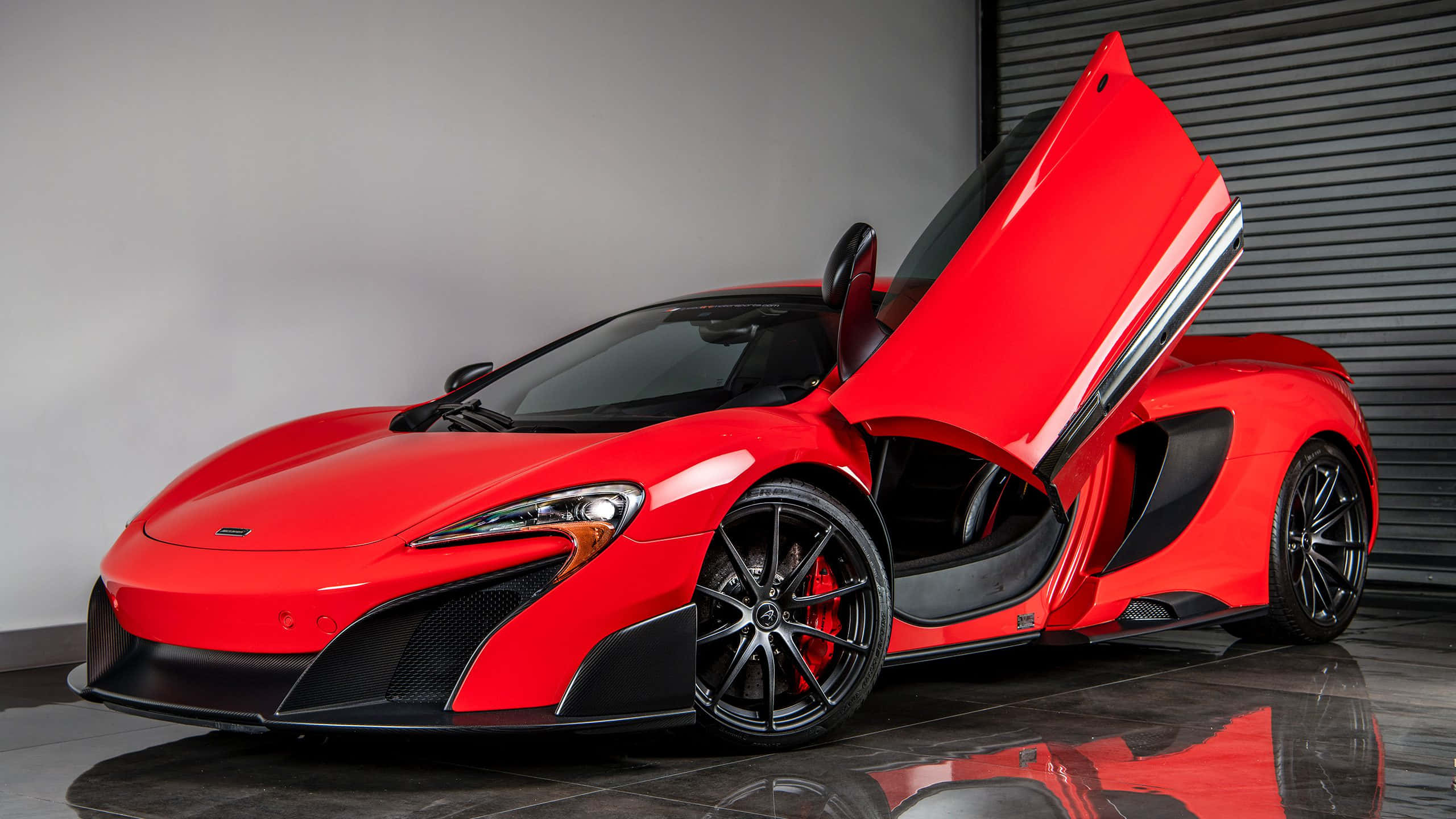 McLaren 675LT Spider, vibrant red, scissor door, 2K Desktop Wallpaper
