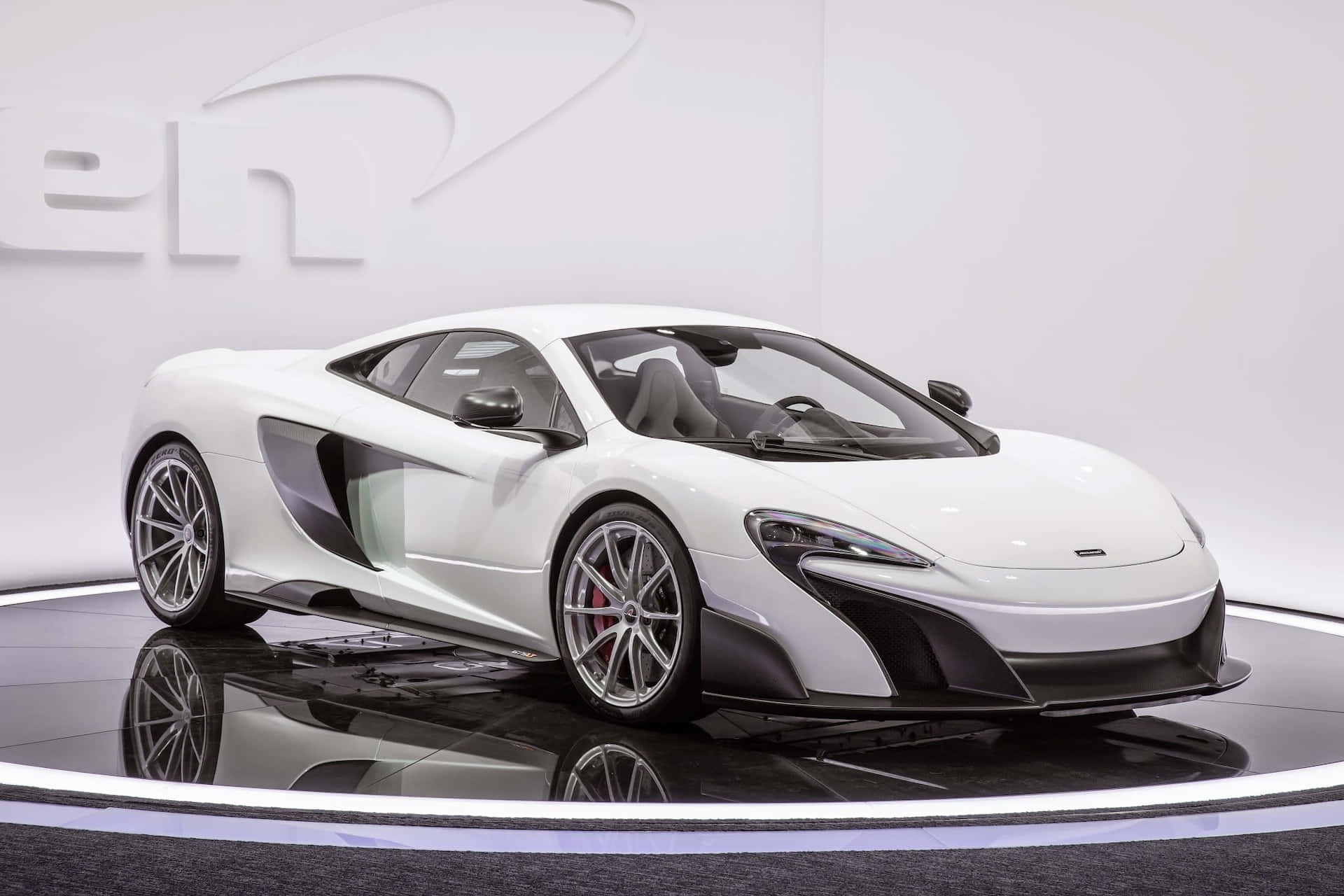 McLaren 675LT Spider, white, studio lights, Full HD Desktop Wallpaper
