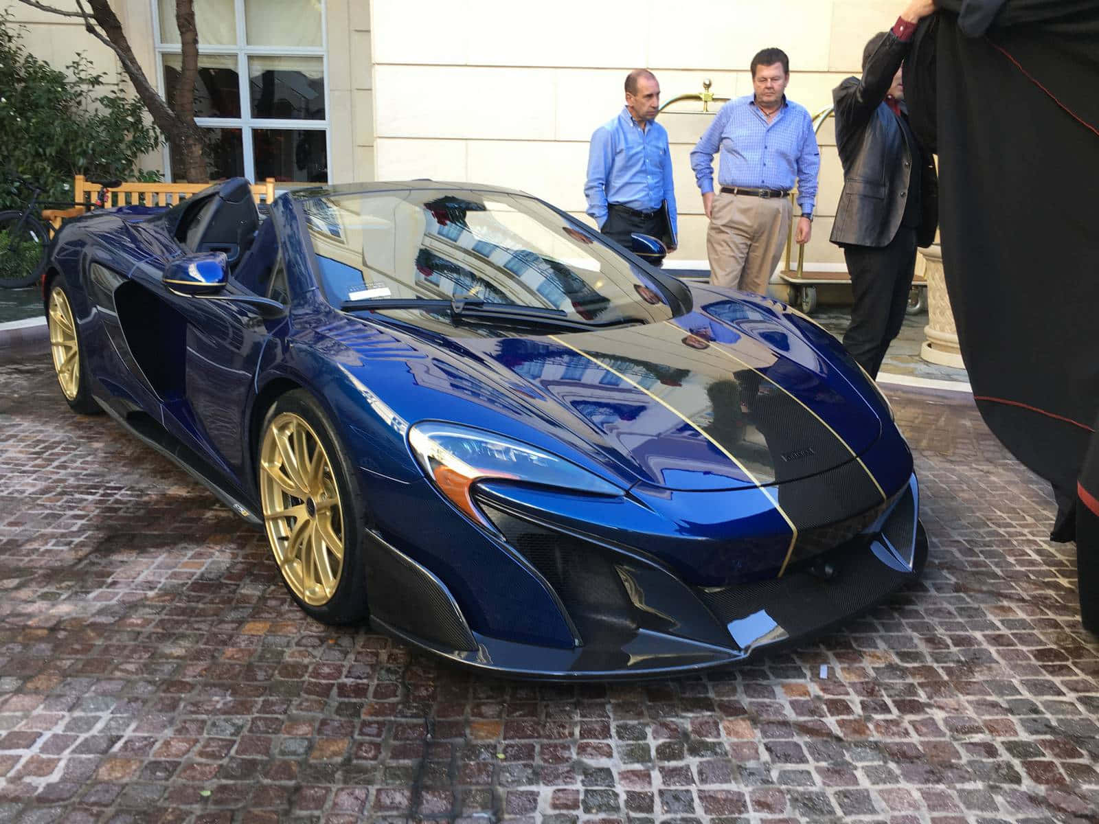 McLaren 675LT Spider, glossy blue, gold rims, HD Desktop Wallpaper