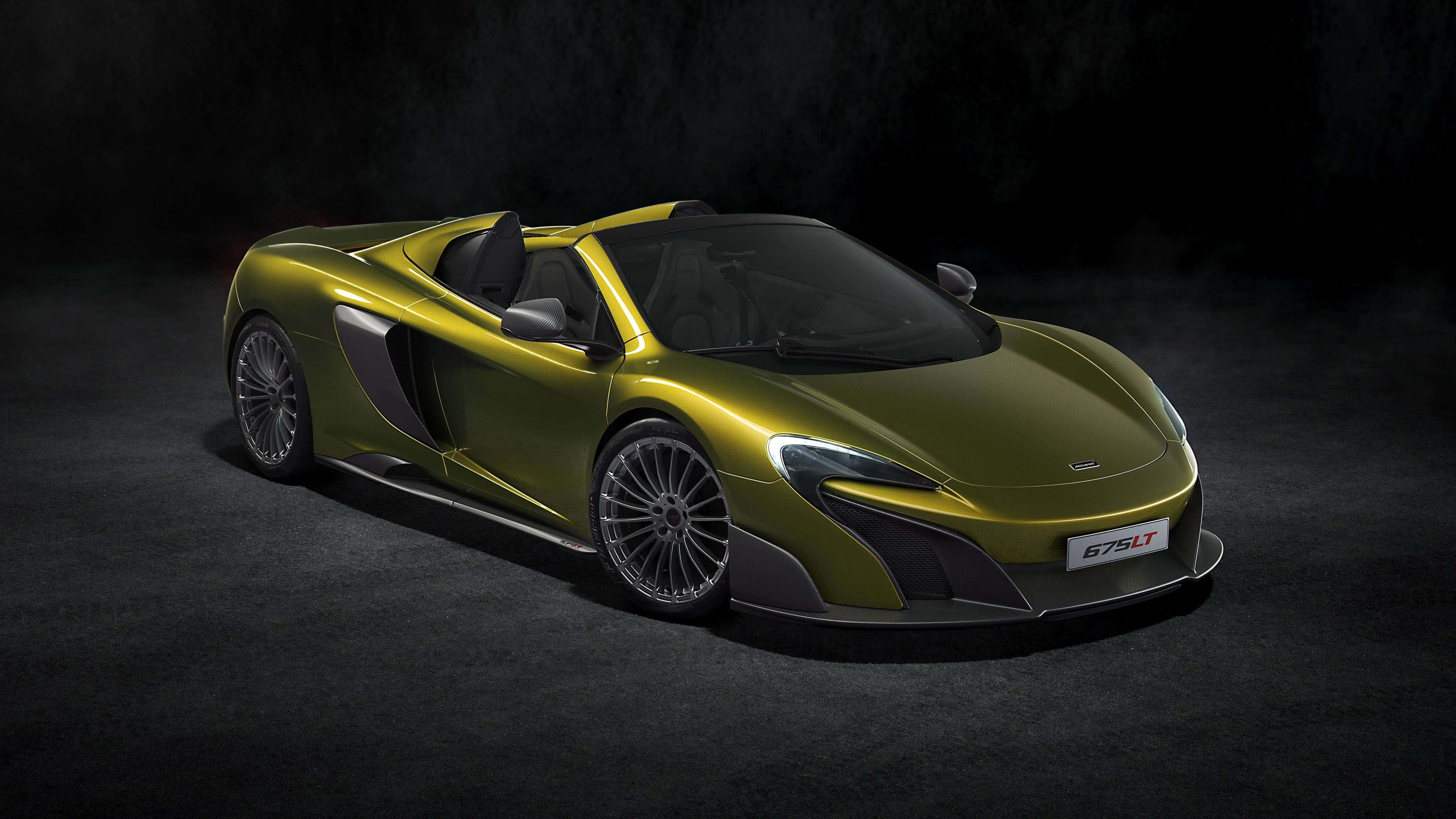 McLaren 675LT, metallic green, studio lights, 4K Desktop Wallpaper