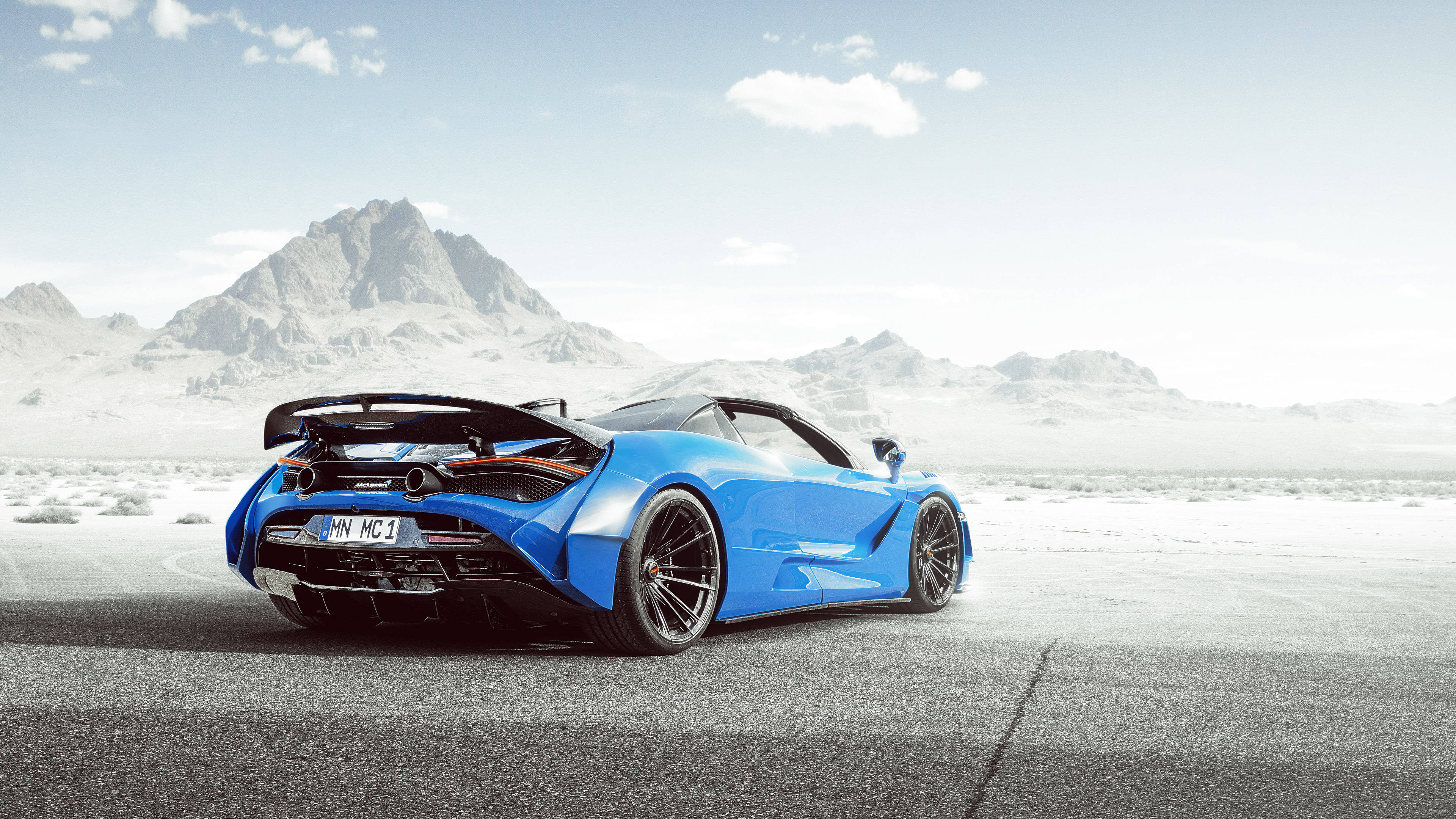 McLaren 720s, blue, desert road, 4K Desktop Wallpaper