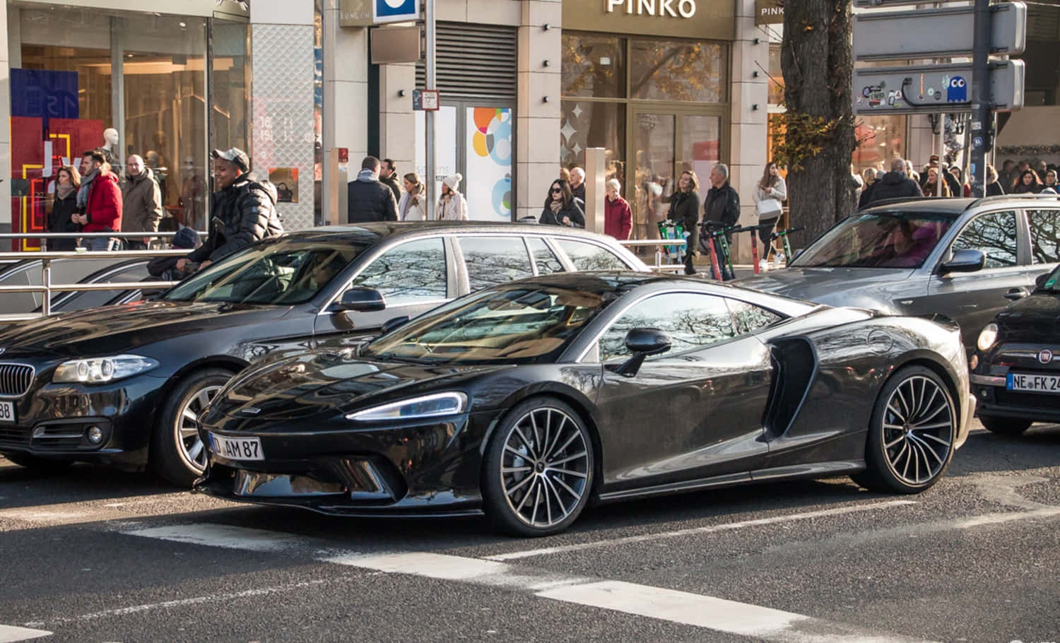 McLaren GT, black, city street, HD Desktop Wallpaper