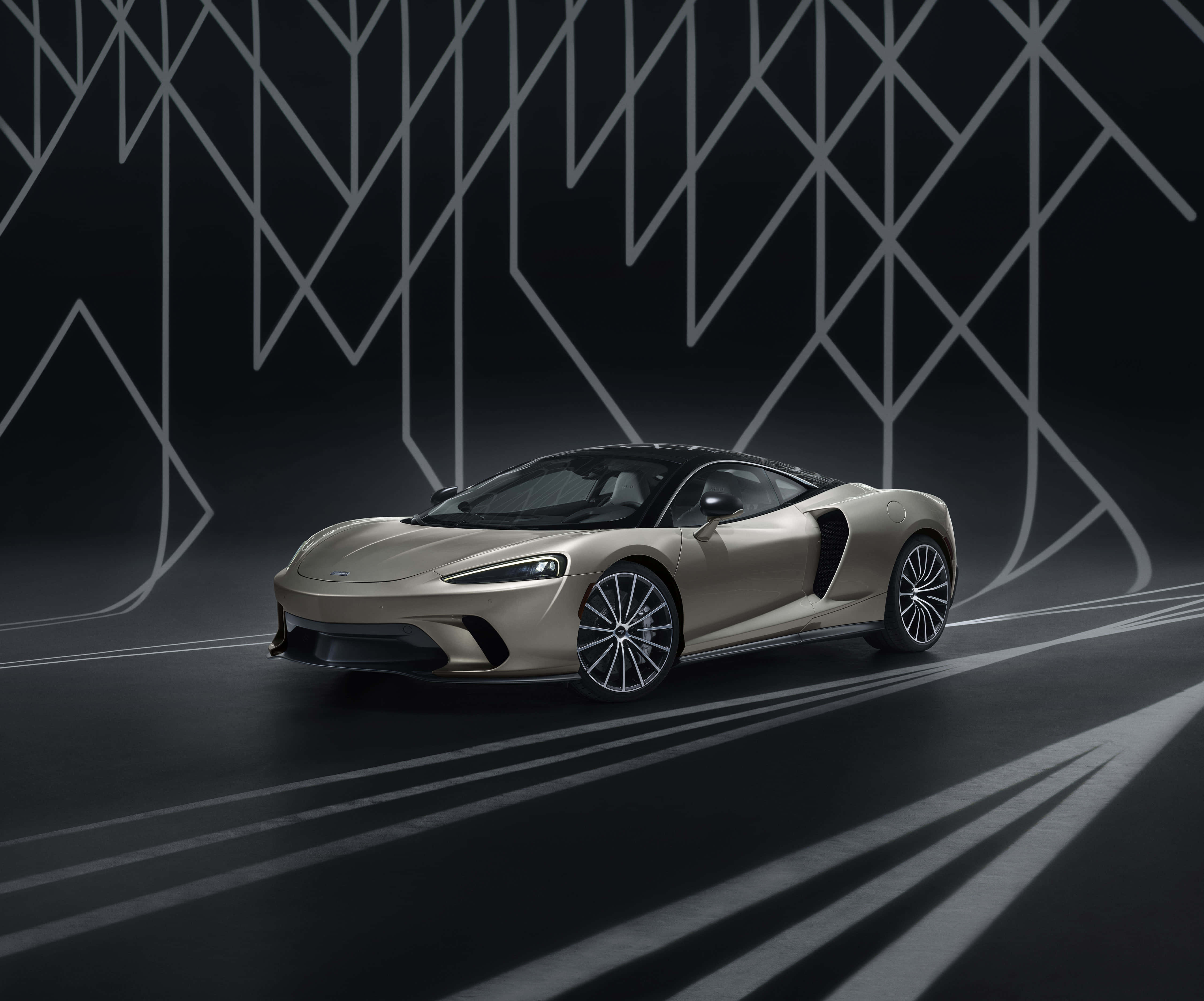 McLaren GT, gold, dark studio floor, 4K Desktop Wallpaper