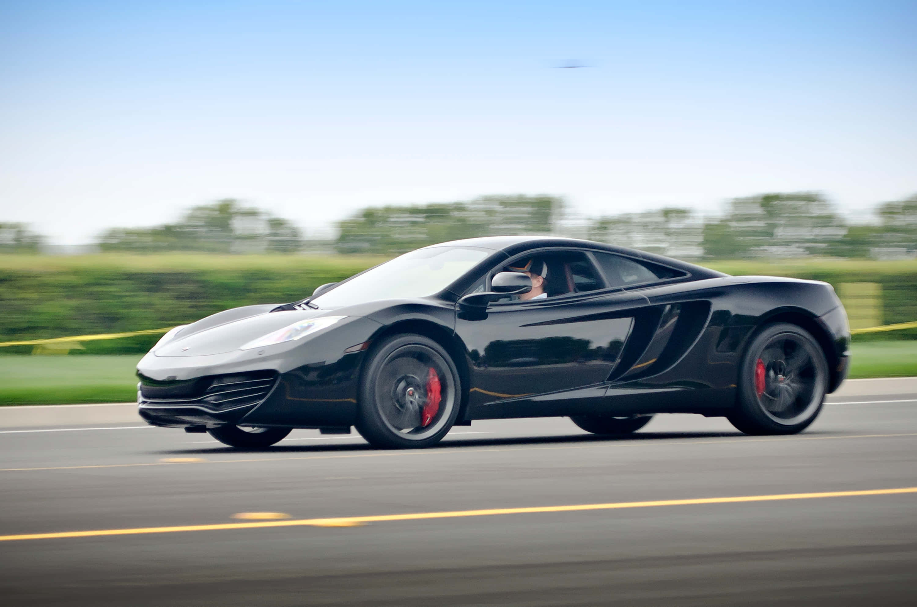 McLaren MP4-12C, dual tone, black, 2K Desktop Wallpaper