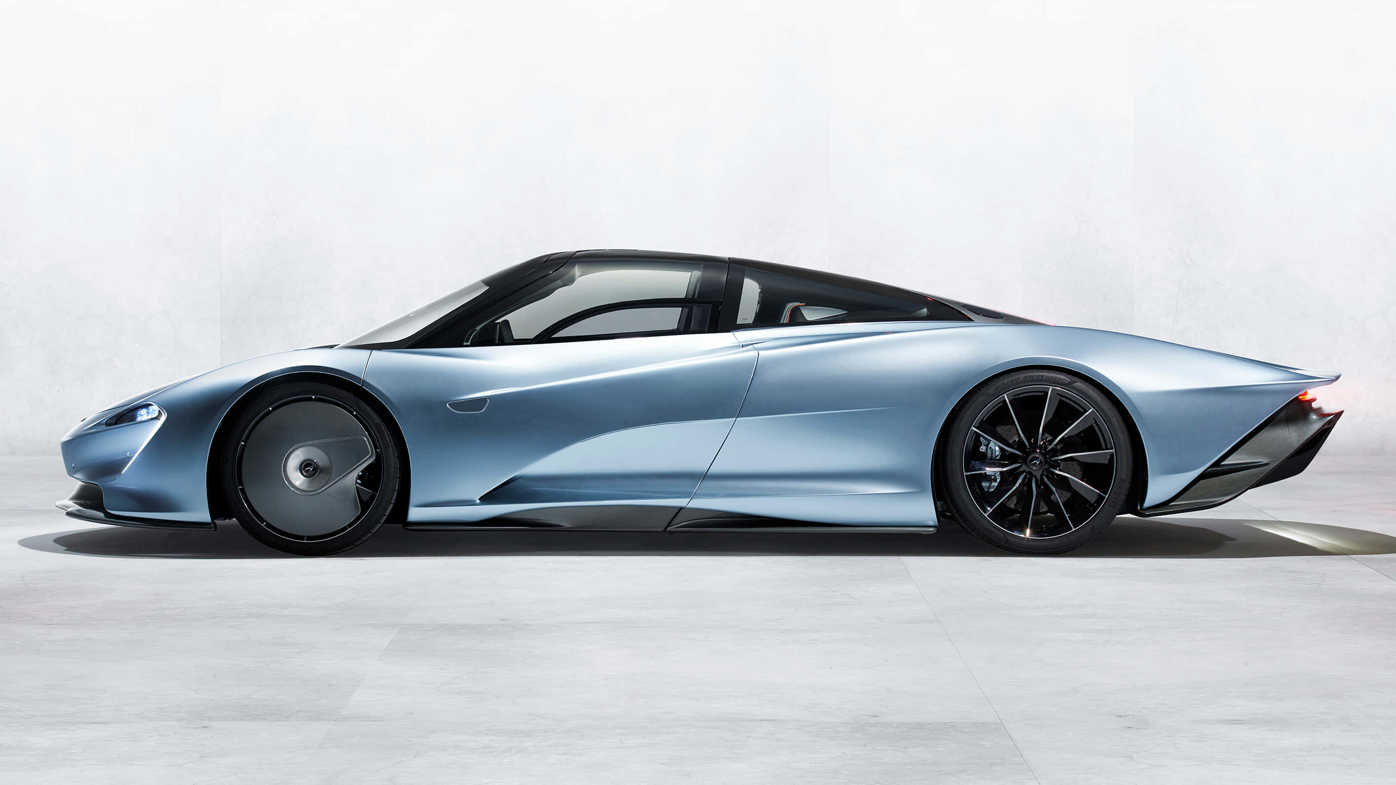 McLaren Speedtail, futuristic blue, black accents, 2K Desktop Wallpaper