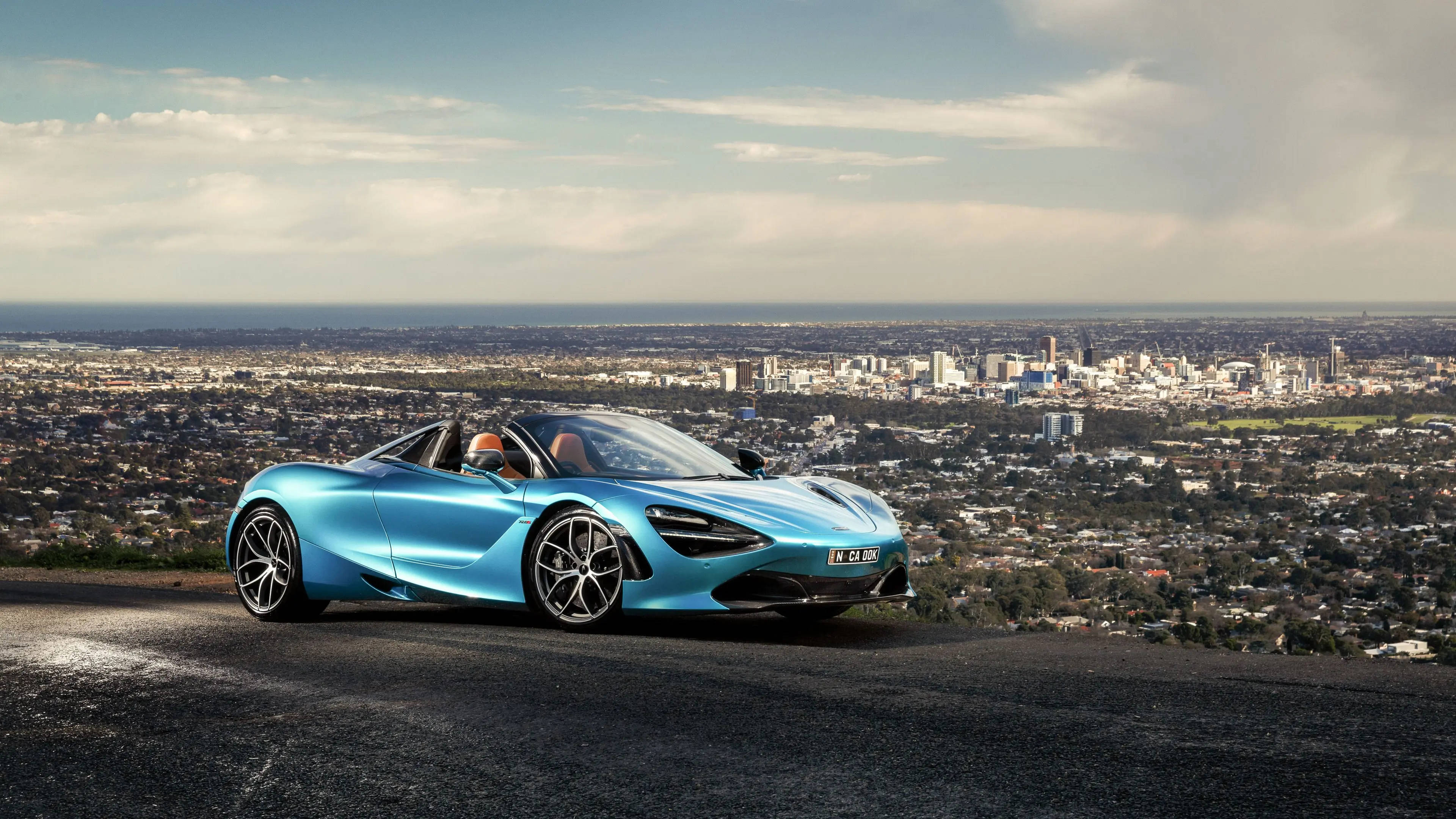 blue McLaren Spyder, cityscape, hill, 4K Desktop Wallpaper