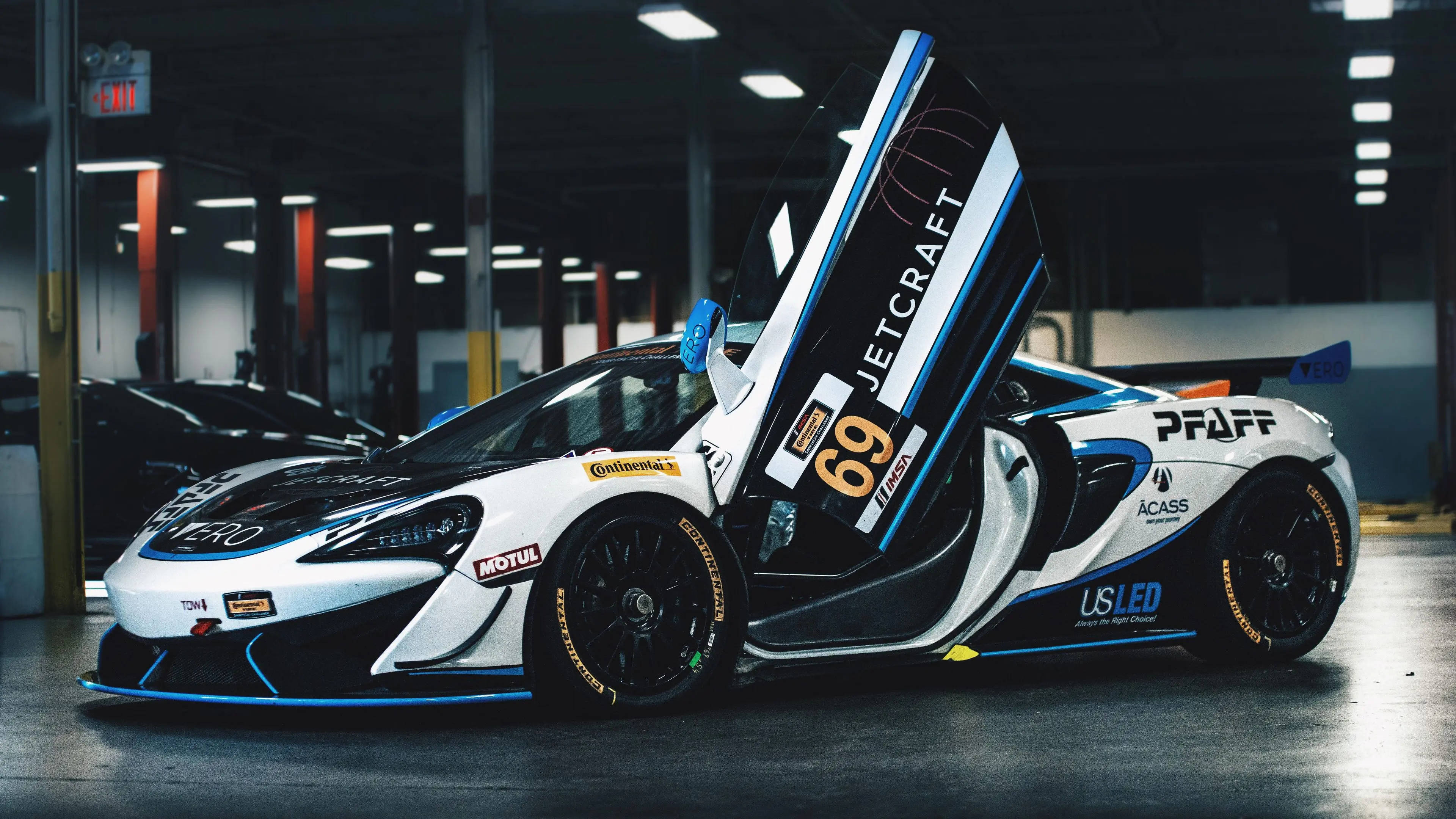 McLaren Spyder, racing livery, white and blue, 4K Desktop Wallpaper