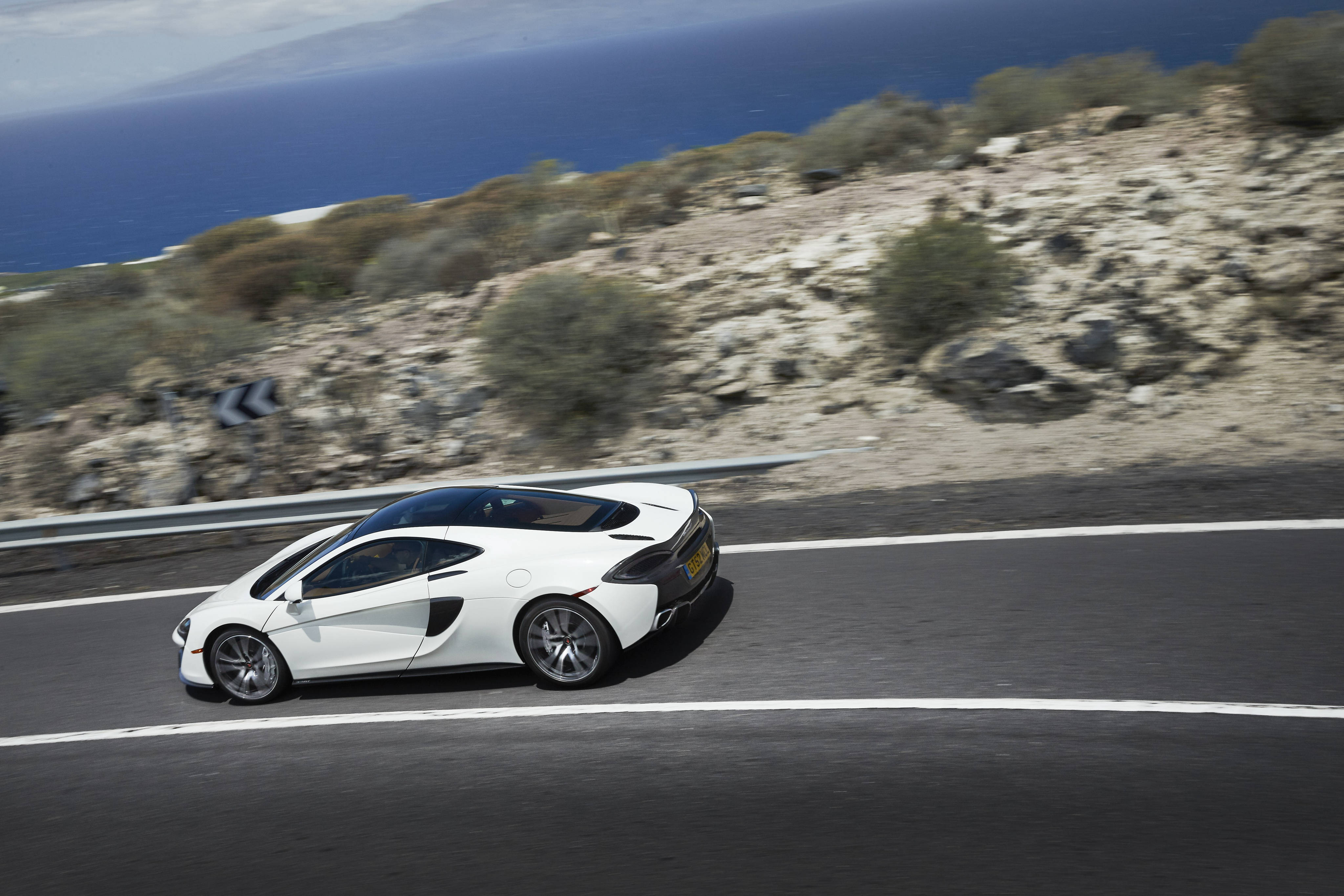 McLaren, 570GT, white, 4K Desktop Wallpaper