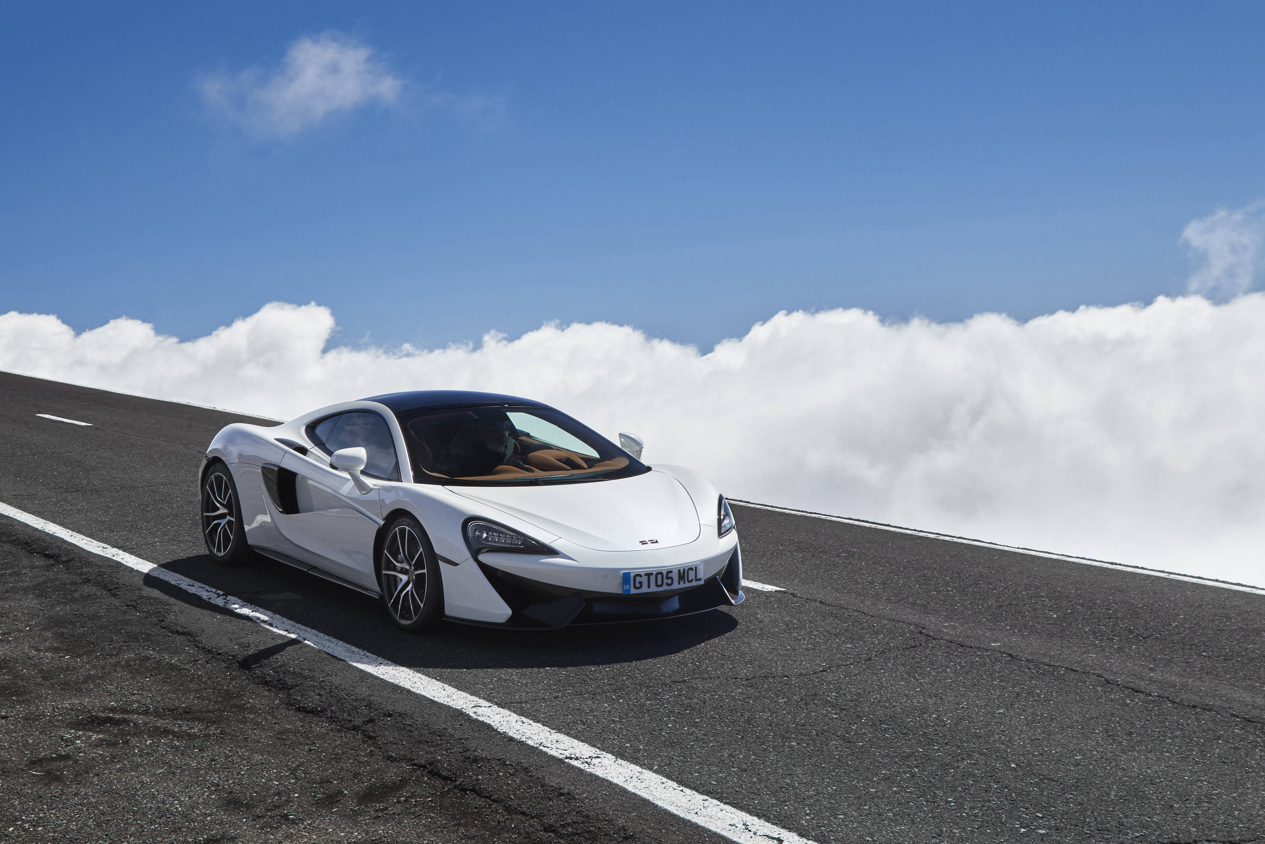 McLaren, 570 GT, white, 4K Desktop Wallpaper