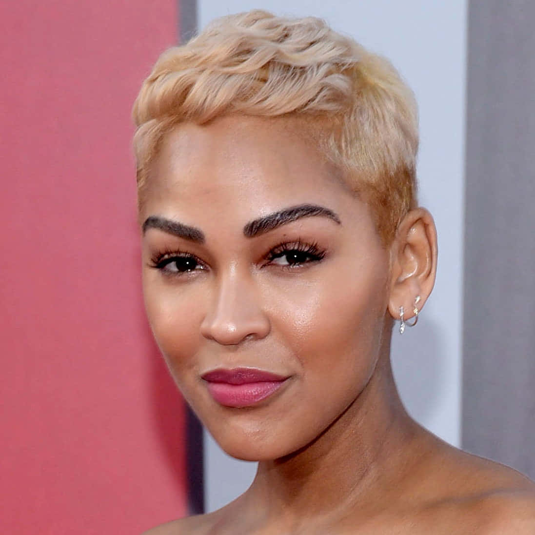 Meagan Good, blonde textured pixie haircut, bold makeup, SD Desktop Wallpaper