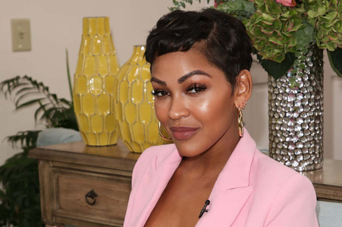 Meagan Good, pink blazer, gold hoop earrings, SD Desktop Wallpaper