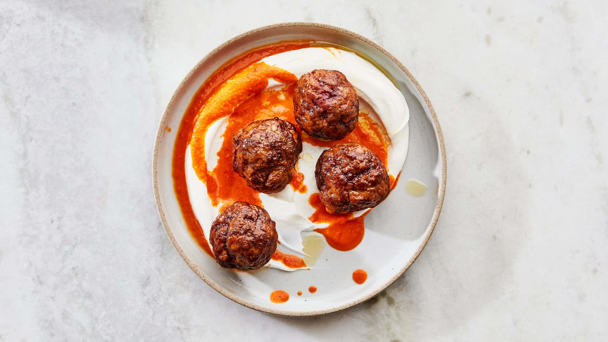 meatballs, creamy tomato sauce, white yogurt, 2K Desktop Wallpaper