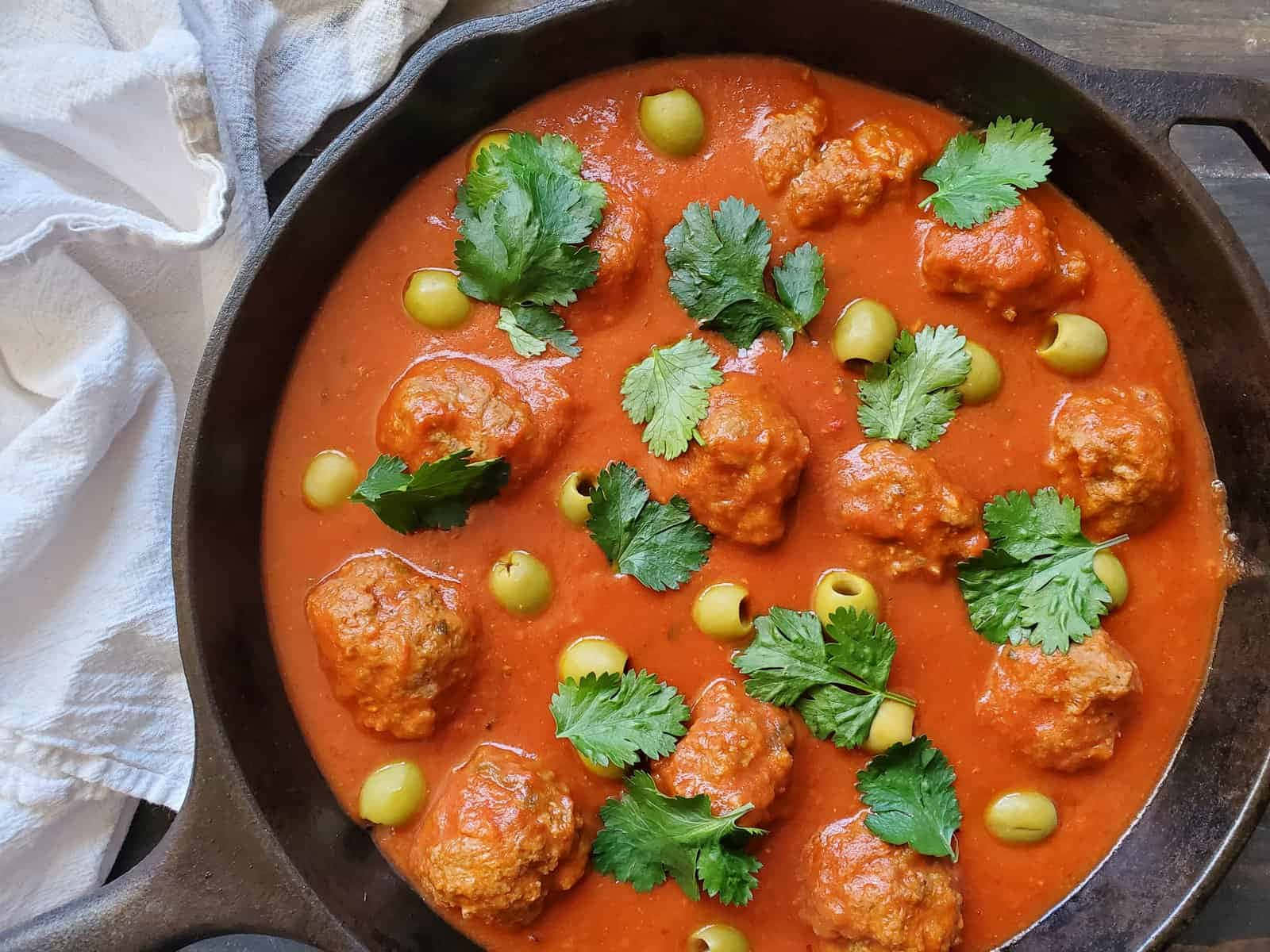 meatballs, tomato sauce, cast iron skillet, HD Desktop Wallpaper