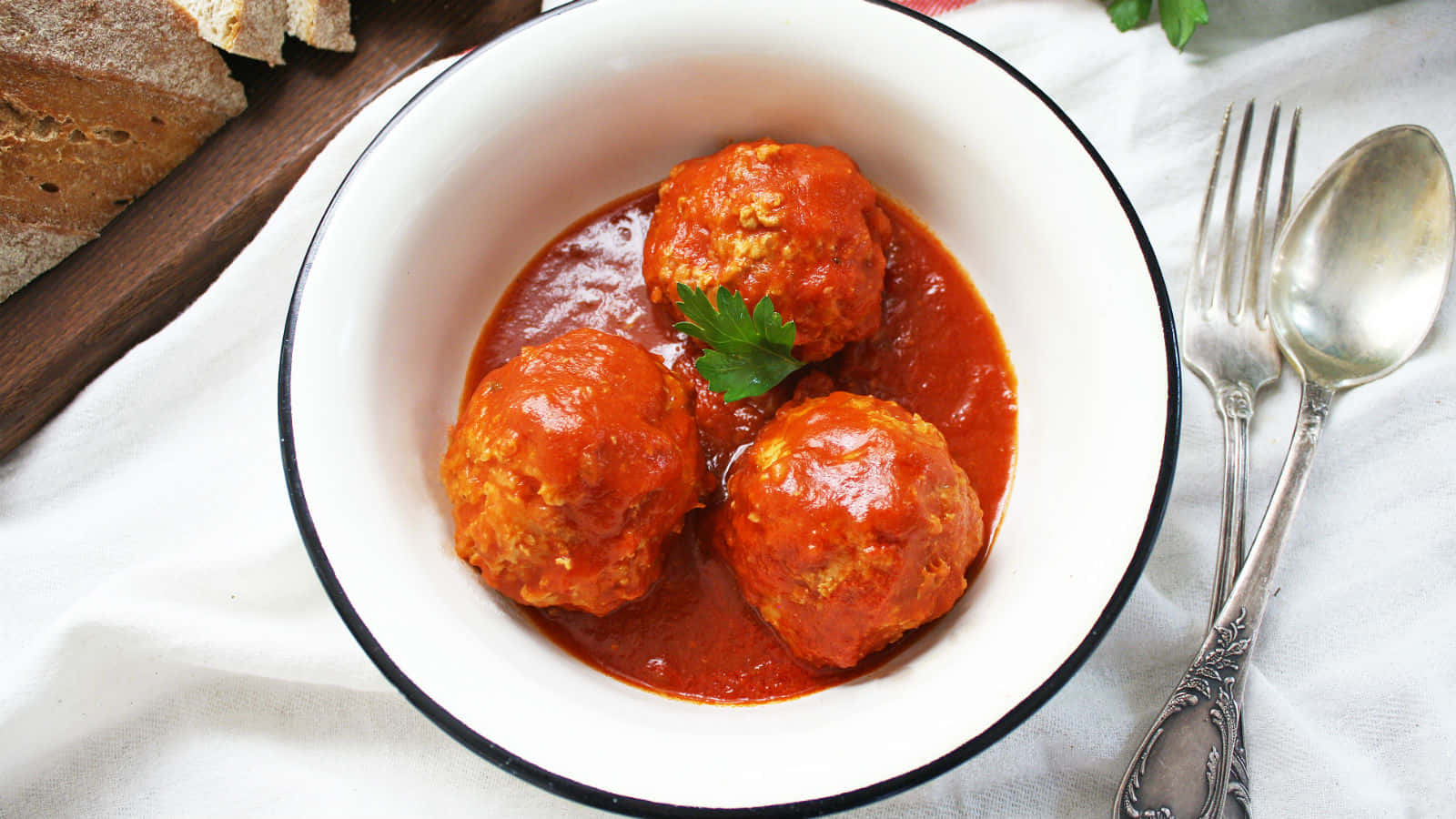 Classic Meatballsin Tomato Sauce, white enamel bowl, rich tomato sauce, HD Desktop Wallpaper