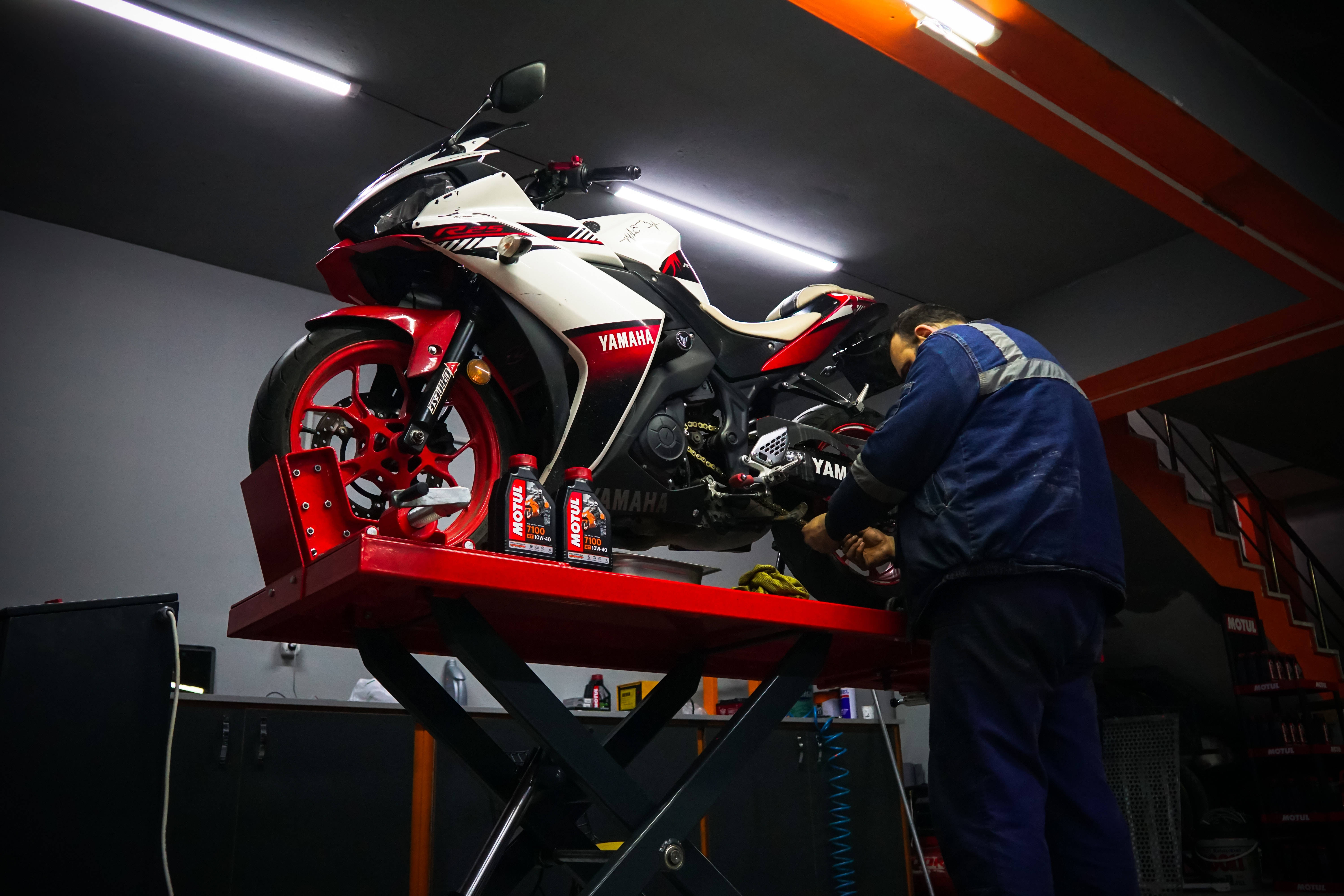 Yamaha sportbike, red and white, blue uniform, 5K Desktop Wallpaper