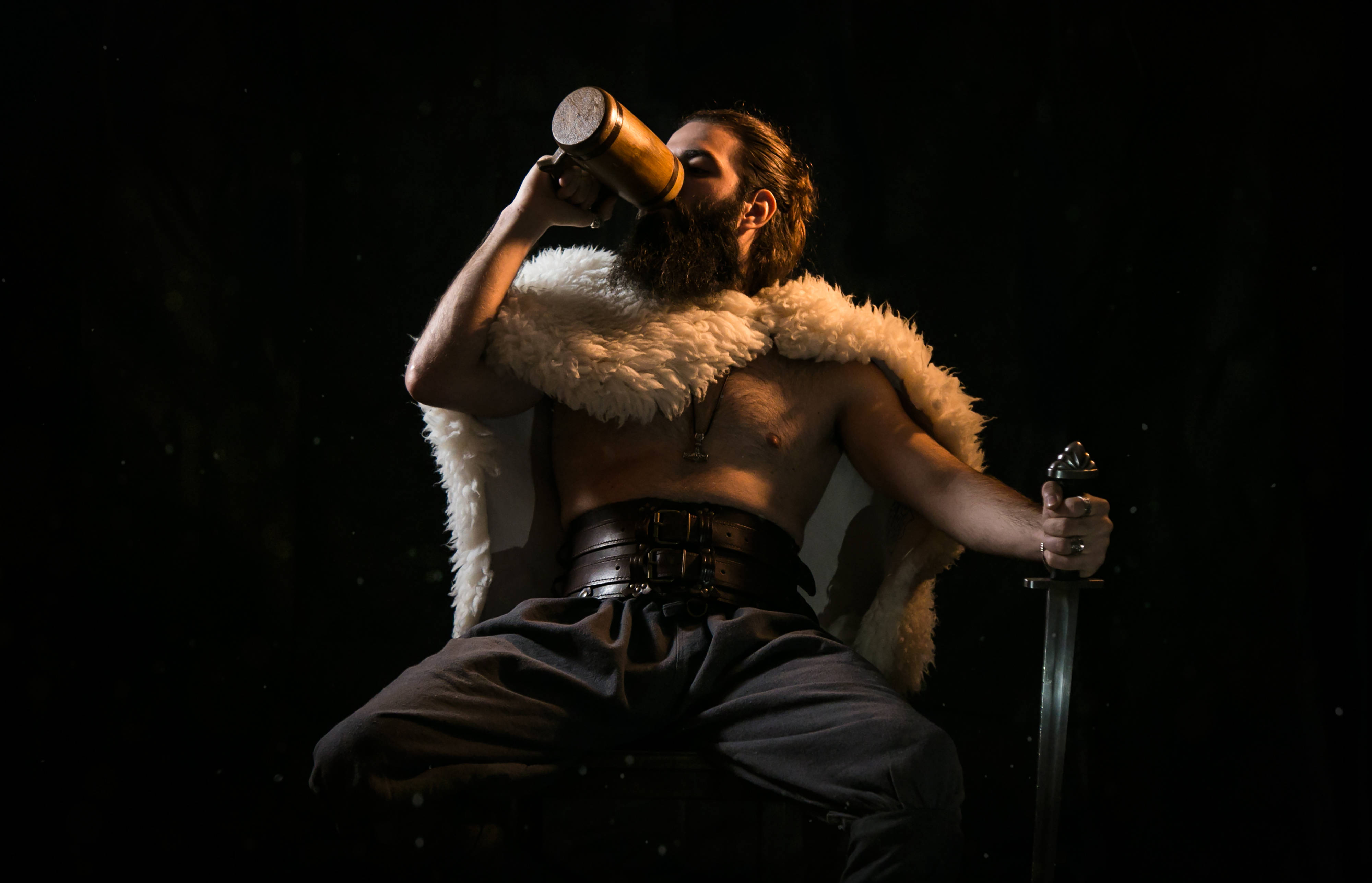 warrior, fur cloak, horn, 4K Desktop Wallpaper