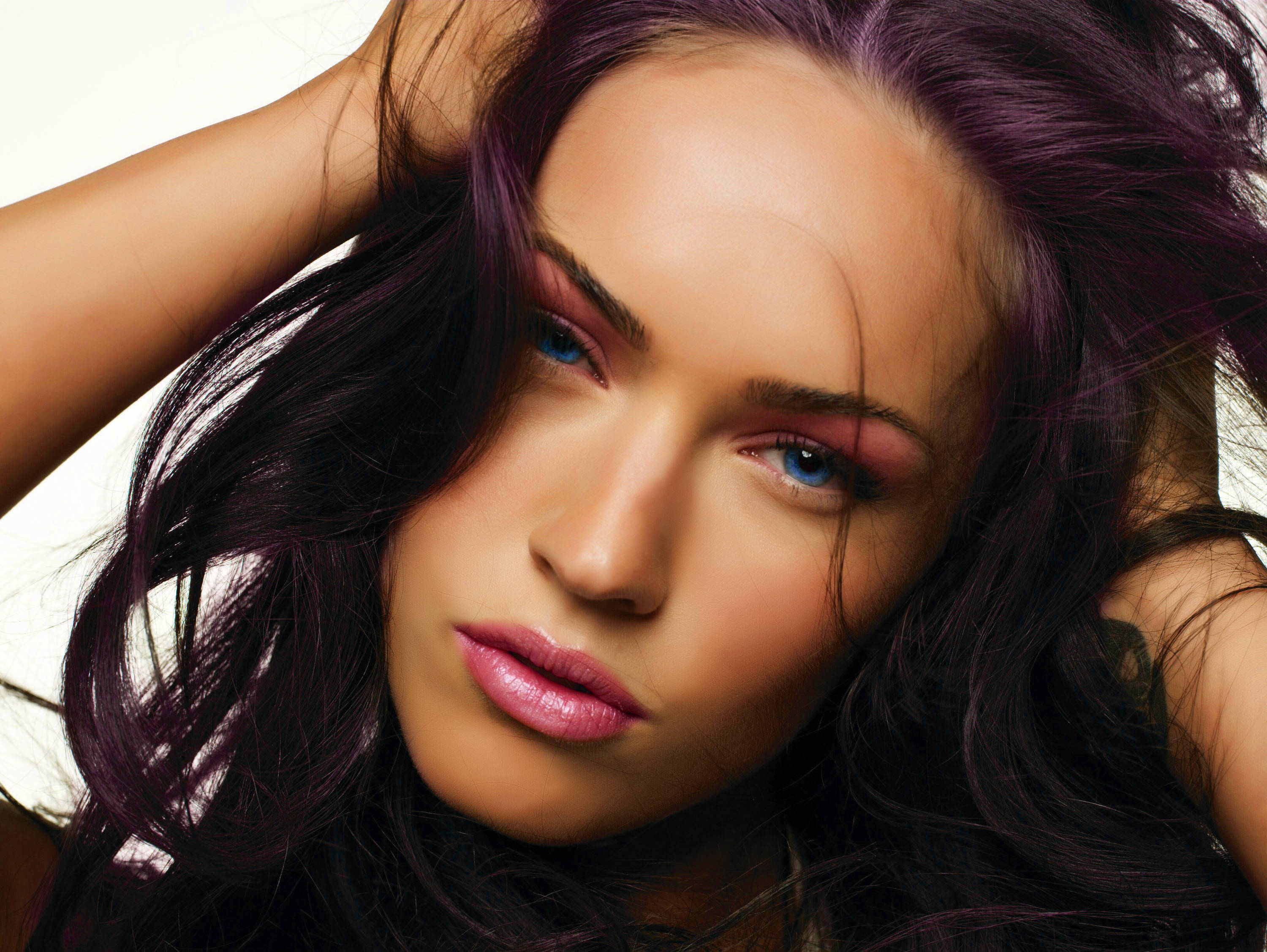 Megan Fox, vibrant purple hair, bold pink makeup, 2K Desktop Wallpaper