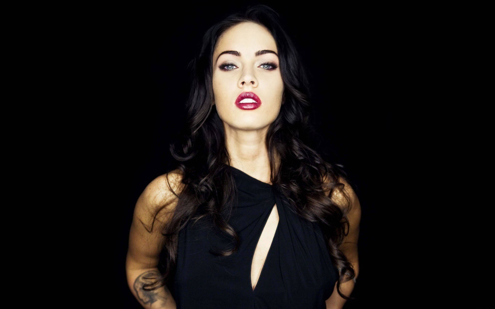 Megan Fox HD, black top, dark hair, Full HD Desktop Wallpaper