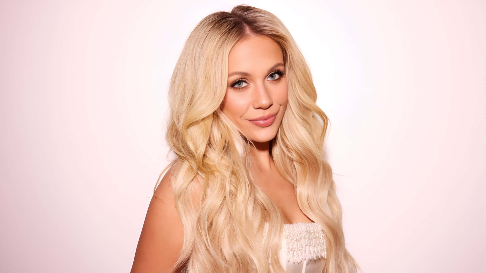 Megan Moroney, country music star, long wavy blonde hair, Full HD Desktop Wallpaper