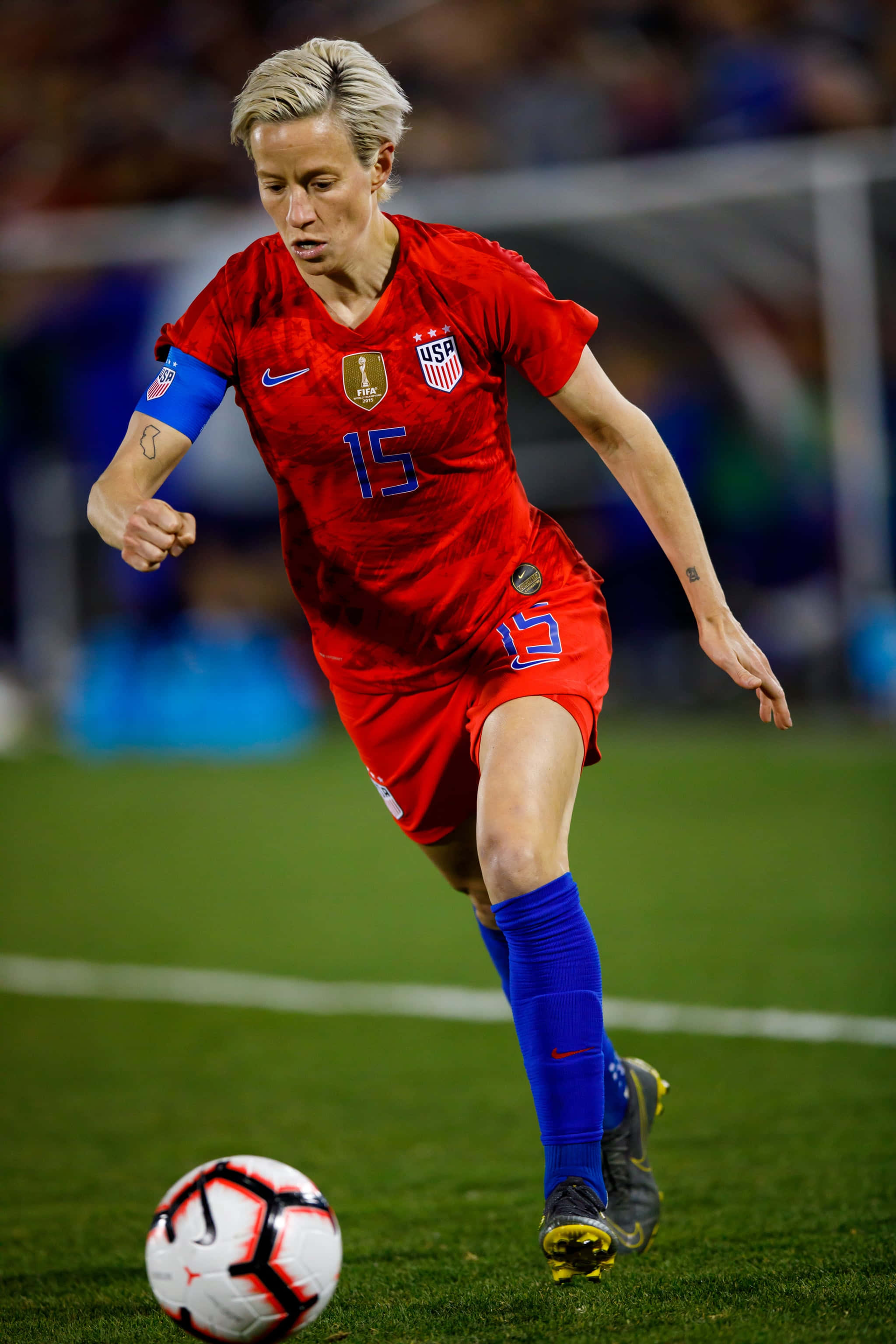 Megan Rapinoe, red USA jersey, green field, 2K Phone Wallpaper