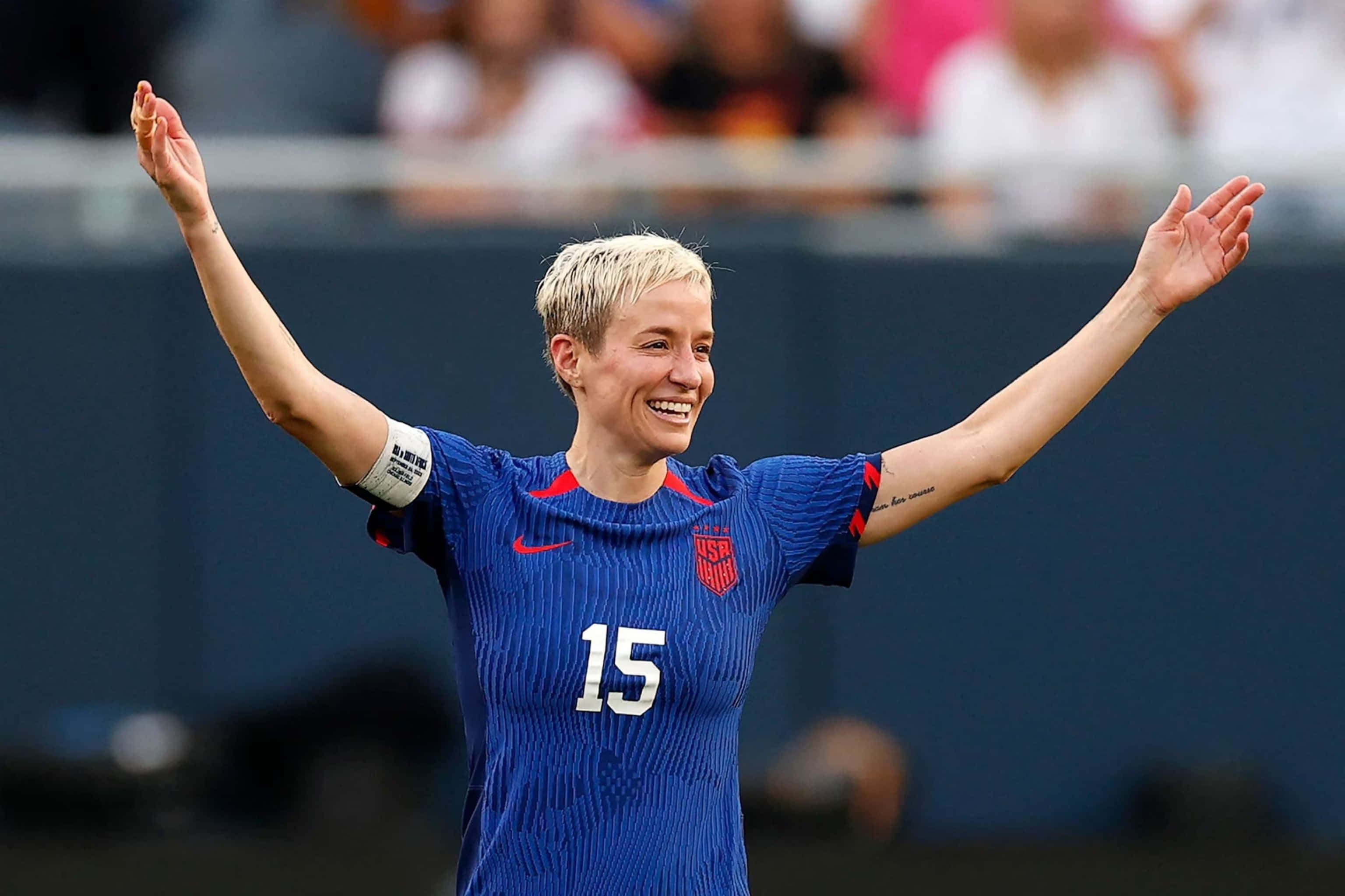 female soccer player, blue US jersey, number 15, 2K Desktop Wallpaper