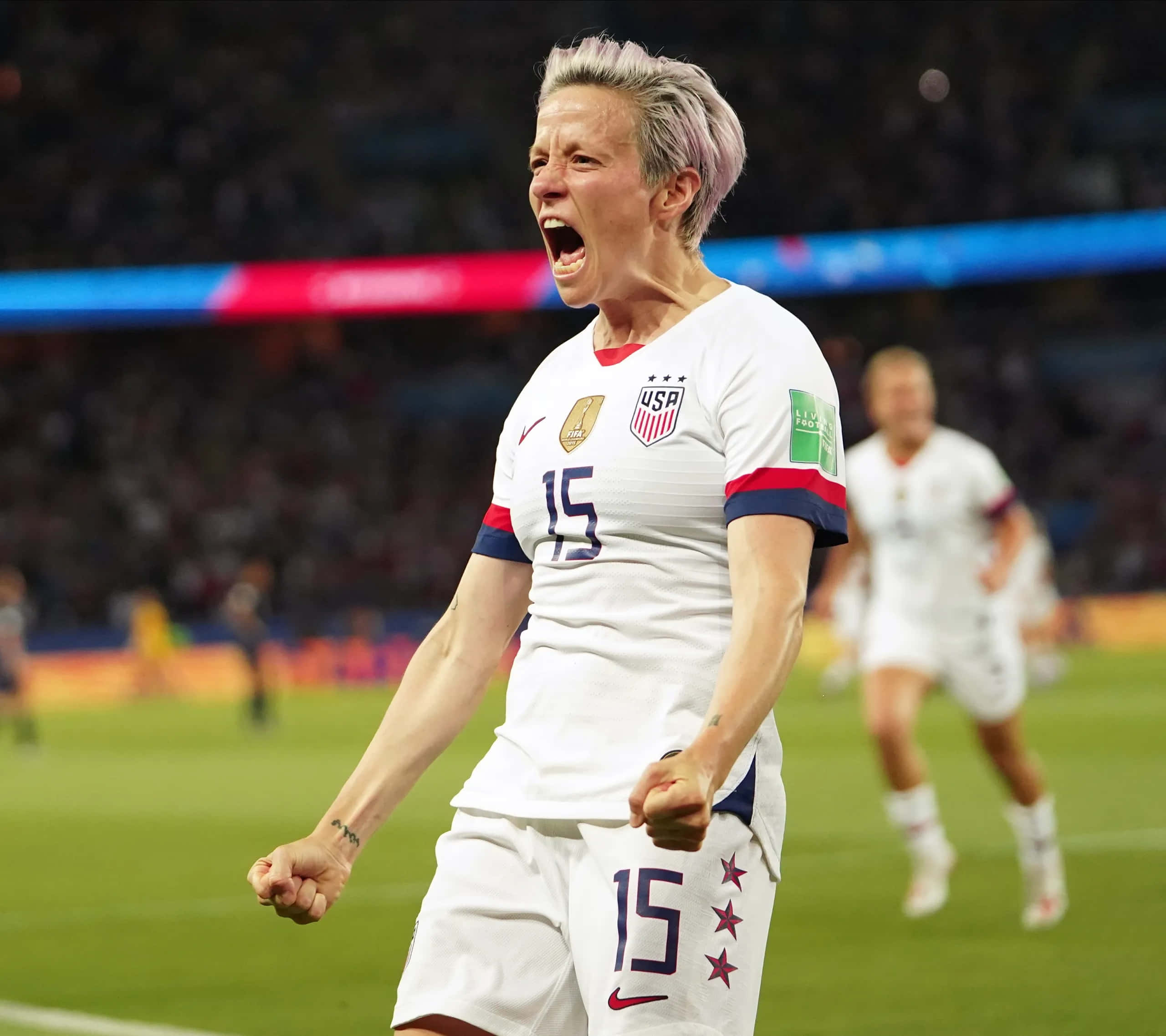 Megan Rapinoe, short purple hair, green field, 2K Desktop Wallpaper