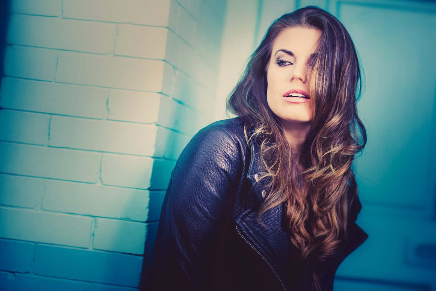 Meghan Ory, black leather jacket, white brick wall, HD Desktop Wallpaper
