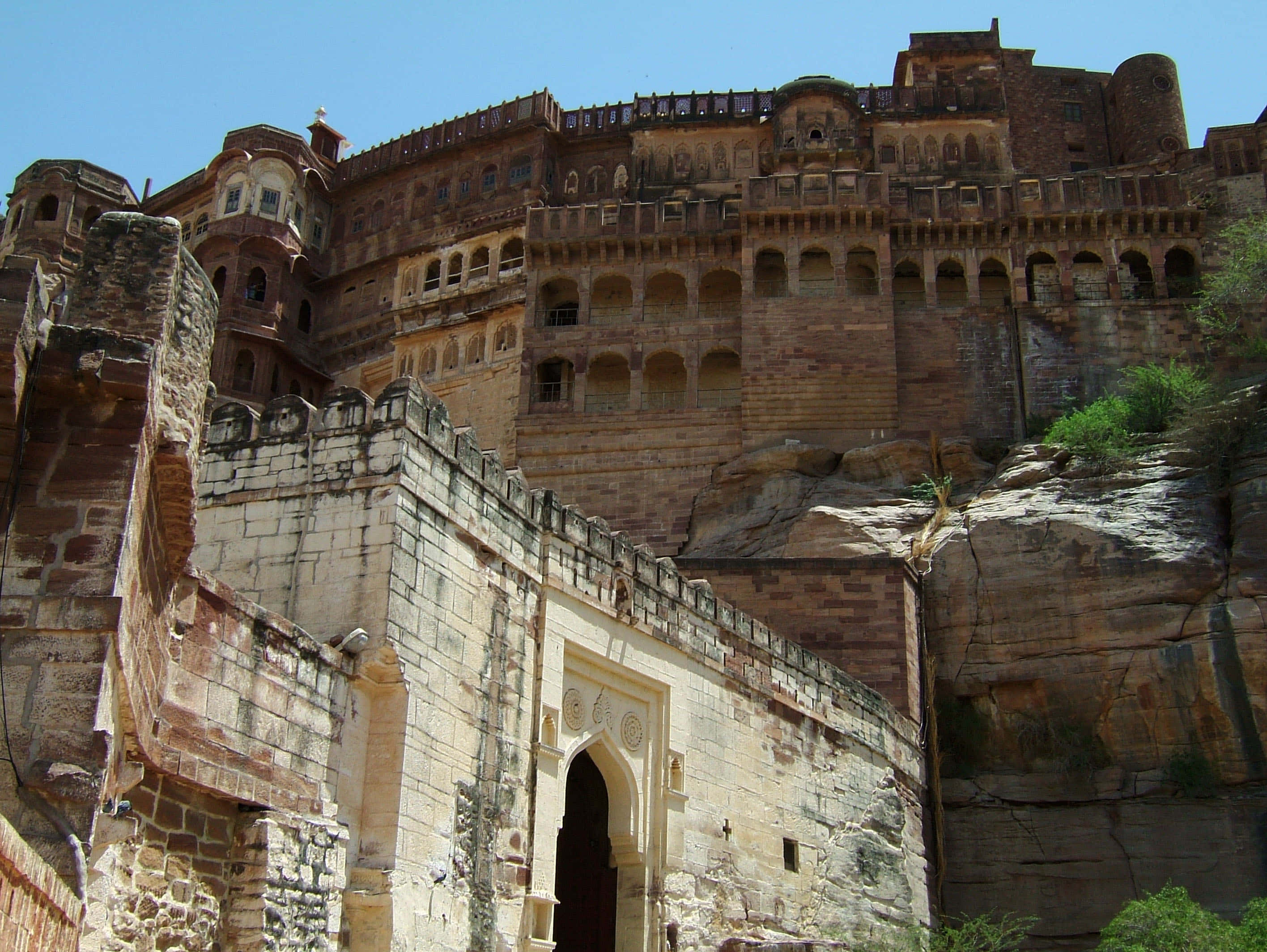 Mehrangarh Fort, large entrance, rocky cliff, 2K Desktop Wallpaper