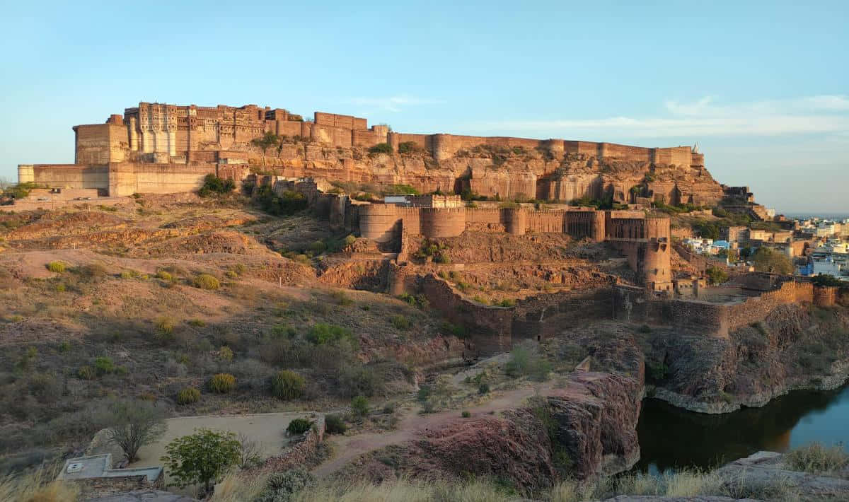Mehrangarh Fort, rocky cliff, calm river, SD Desktop Wallpaper
