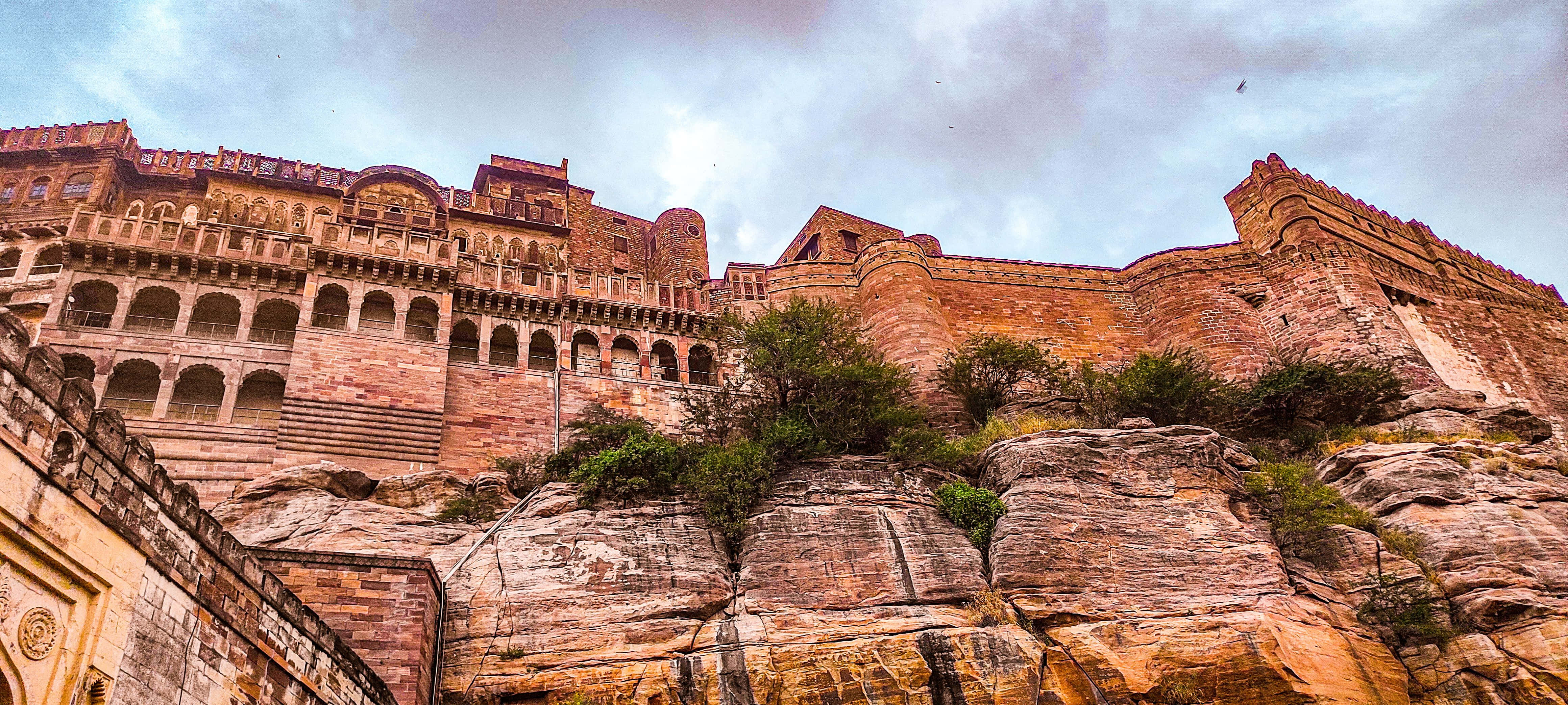 Mehrangarh Fort, cliffside, cloudy sky, 4K Desktop Wallpaper
