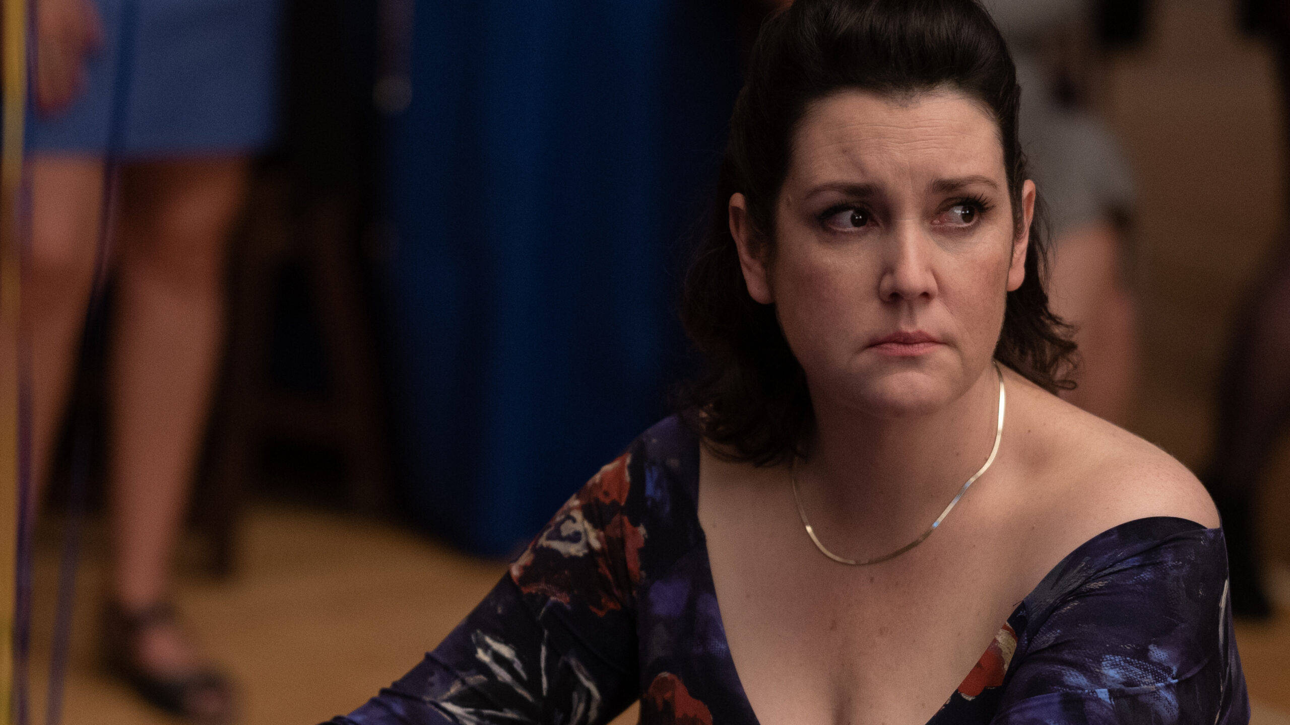 Melanie Lynskey, floral dress, dimly lit room, 2K Desktop Wallpaper