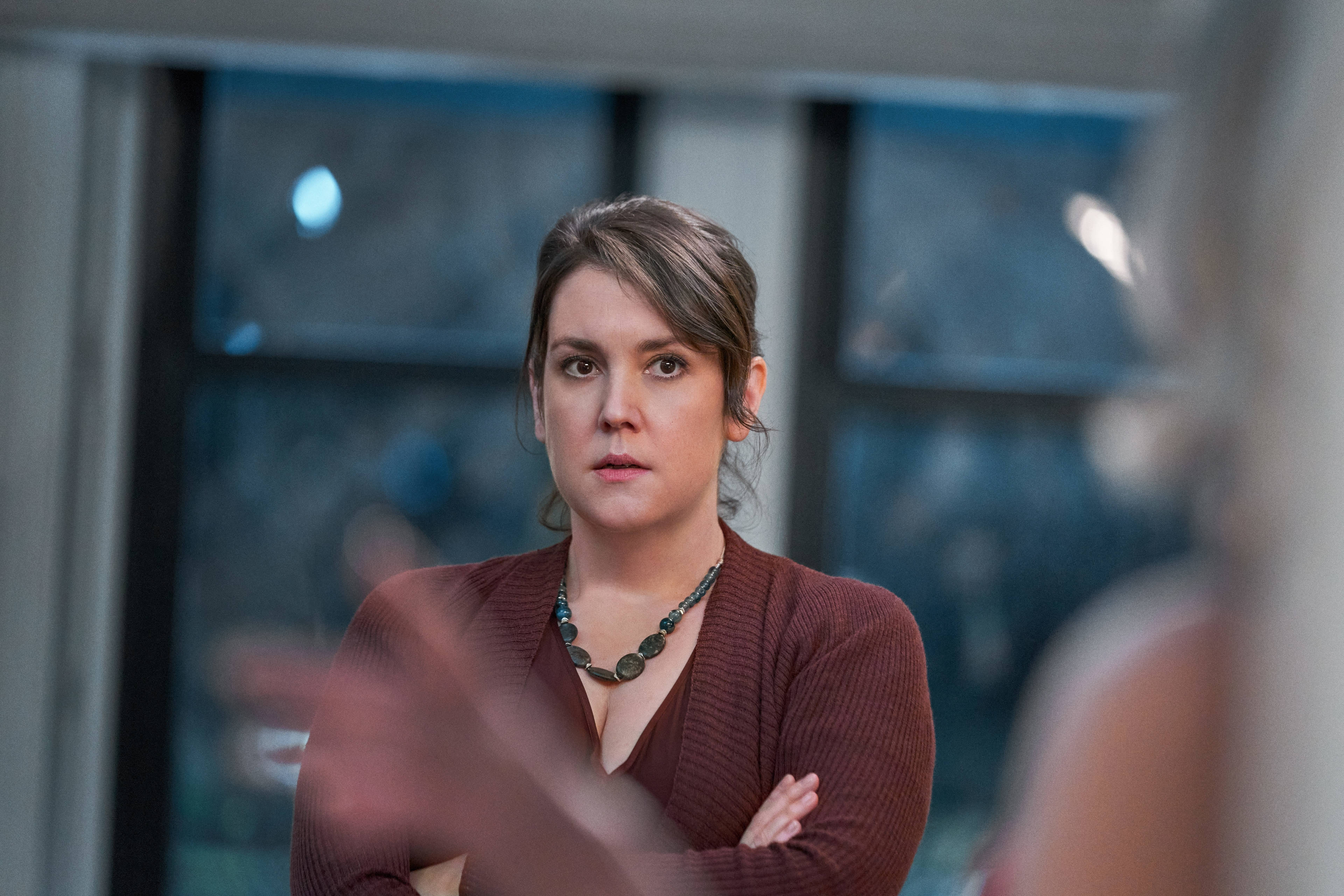 Melanie Lynskey, maroon sweater, modern office, 4K Desktop Wallpaper