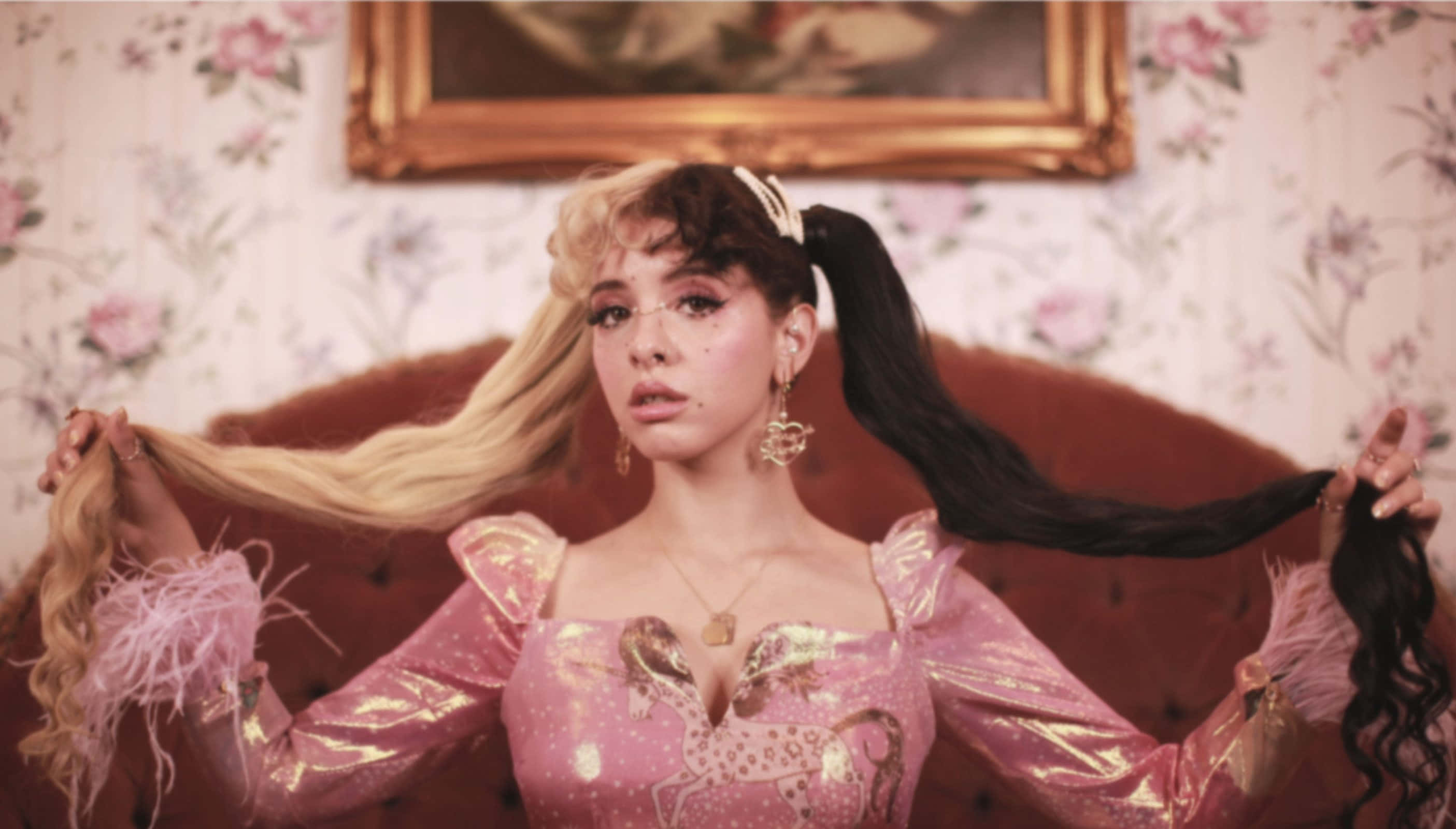 Melanie Martinez Aesthetic, pink glittering gown, blonde, 2K Desktop Wallpaper