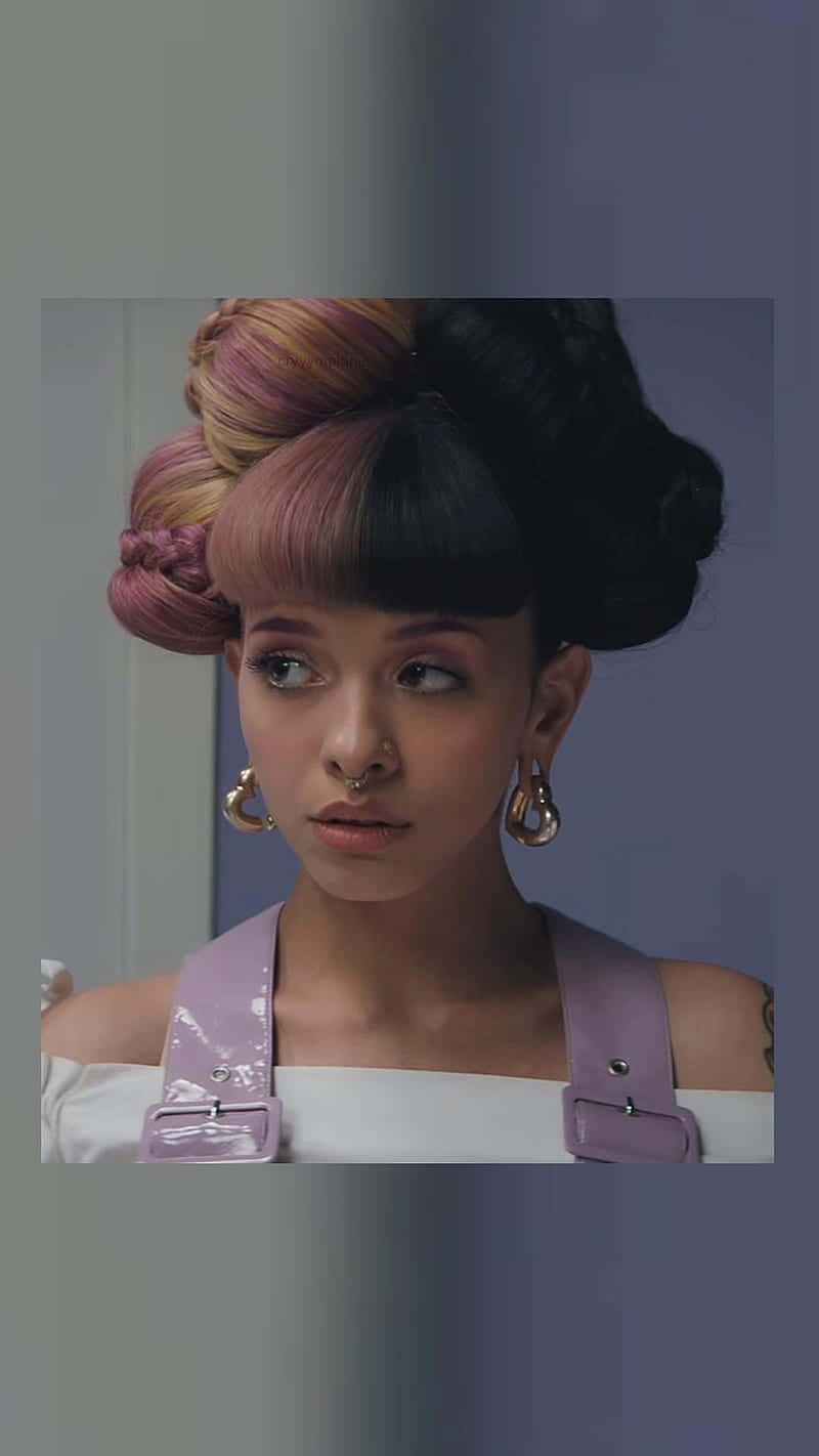 Melanie Martinez Aesthetic, vibrant pink and gold braided hair, high bun, HD Phone Wallpaper