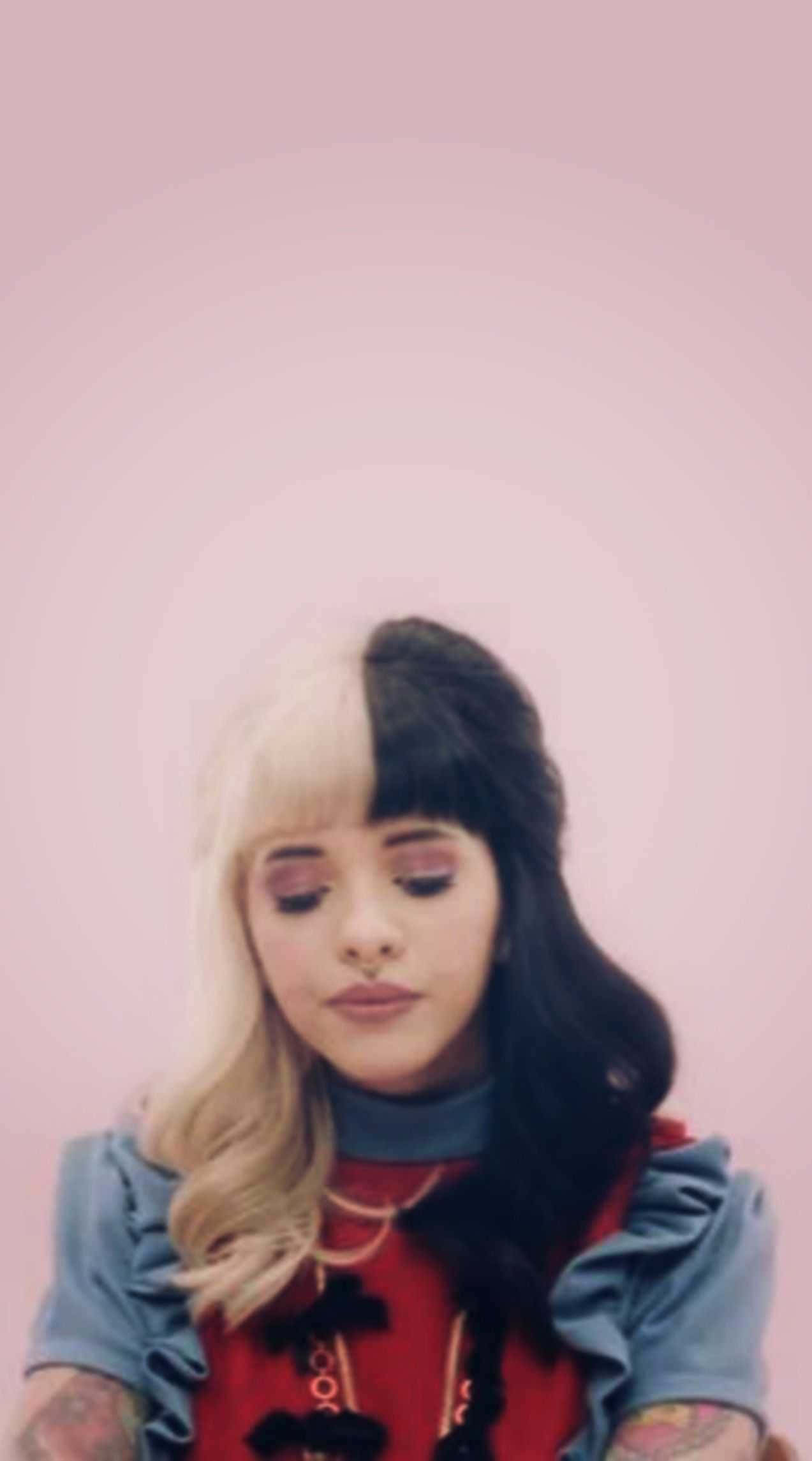 Melanie Martinez Aesthetic, half blonde and half black hair, soft pink gradient background, Full HD Phone Wallpaper