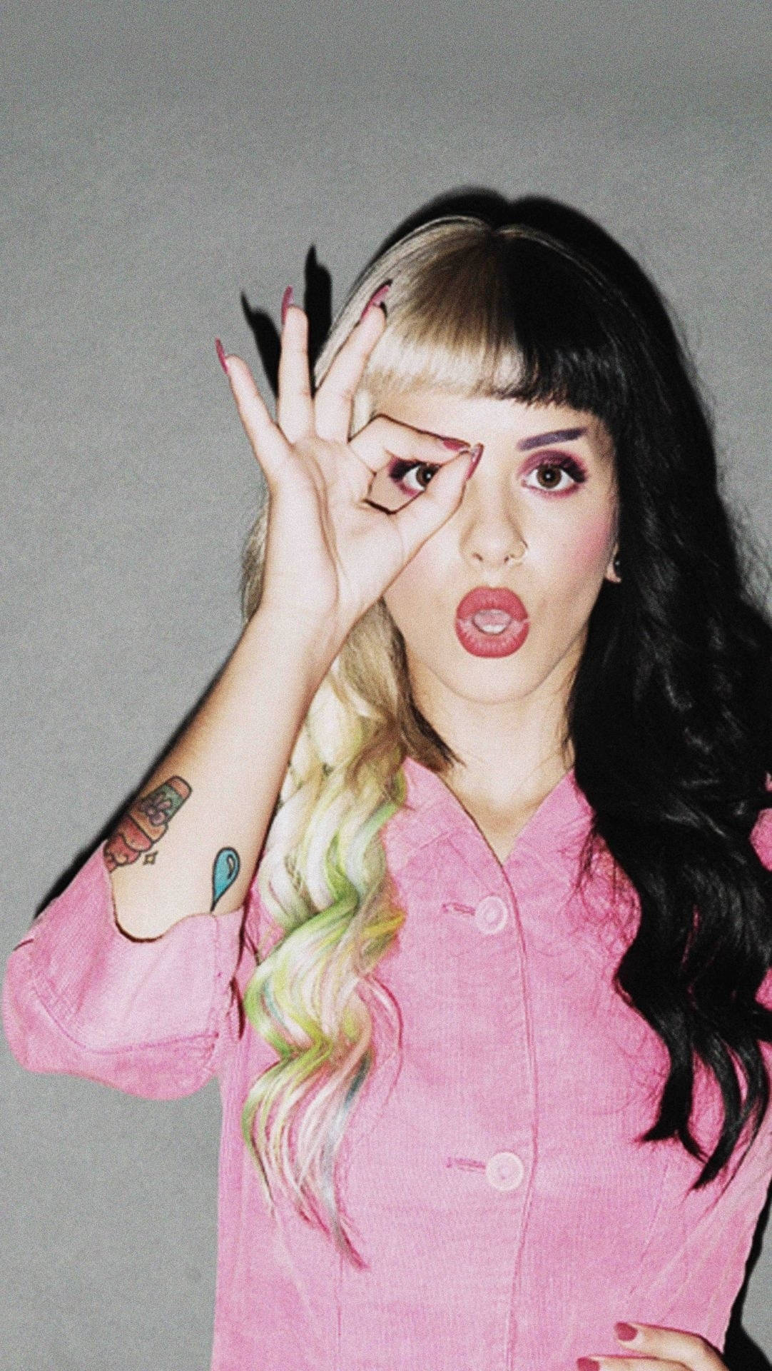 Melanie Martinez, hand sign, two-toned hair, Full HD Phone Wallpaper