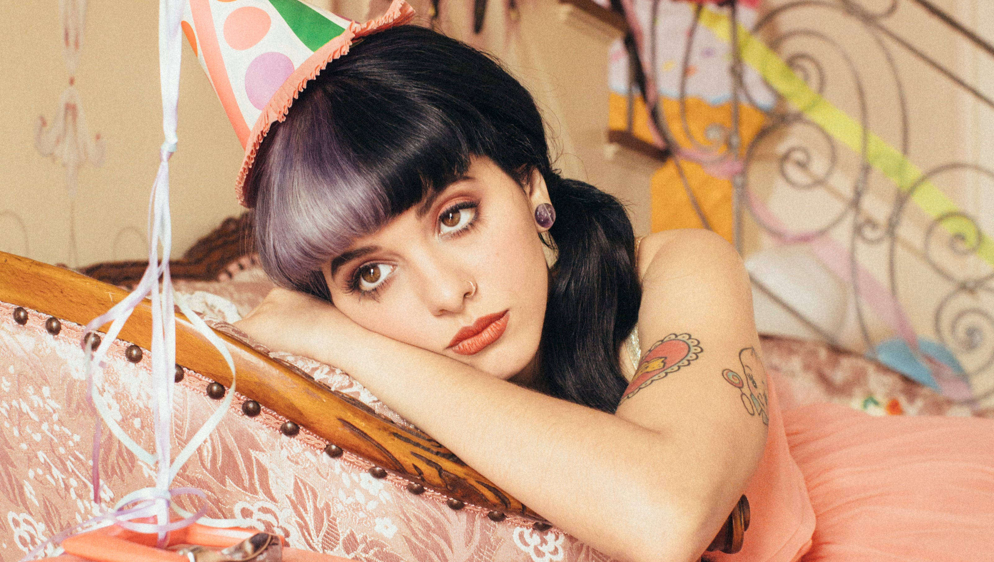 Melanie Martinez, purple hair, party hat, 2K Desktop Wallpaper