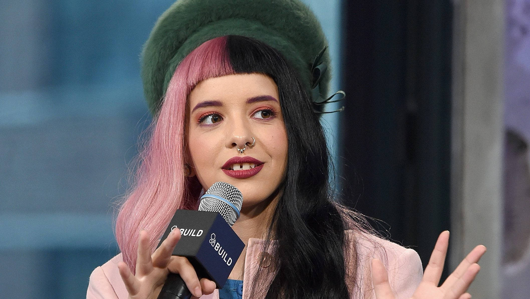 Melanie Martinez, pink and black hair, green beret, Full HD Desktop Wallpaper