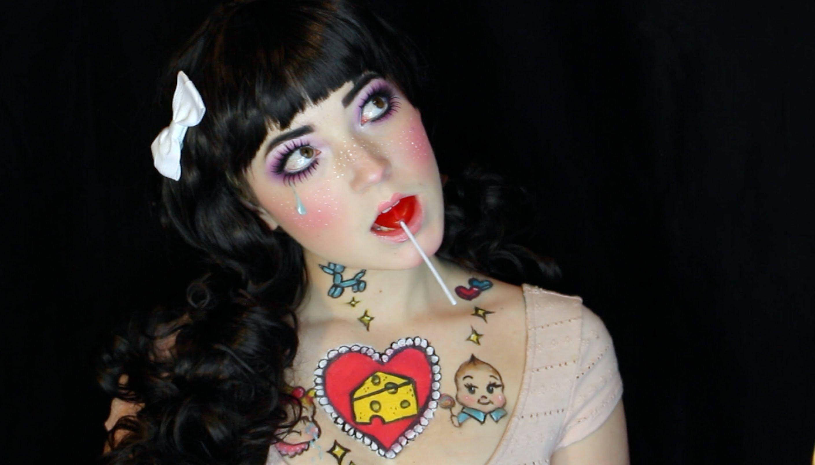 Melanie Martinez, cheese, dark curls, 2K Desktop Wallpaper