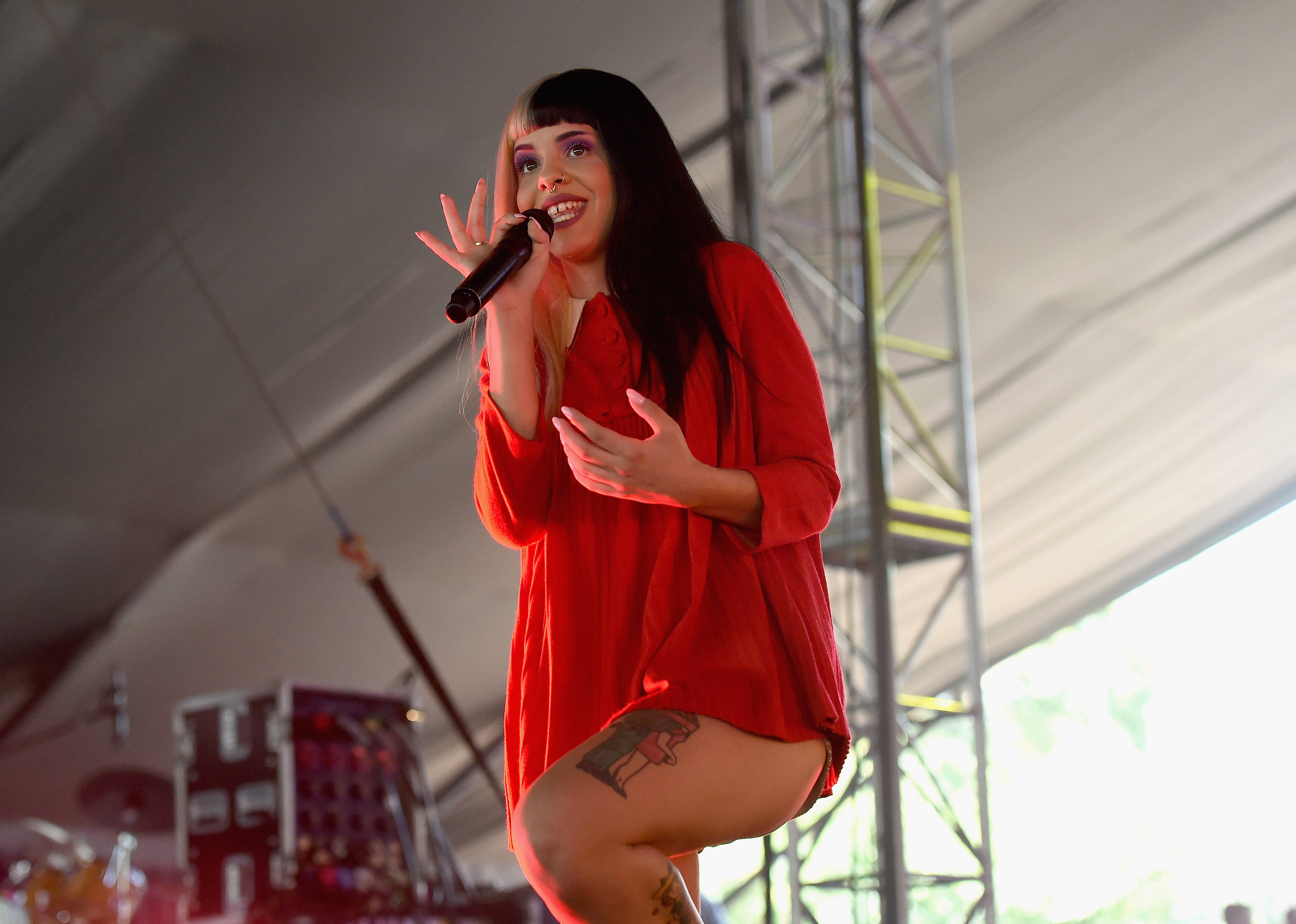 Melanie Martinez, red dress, tented stage, 4K Desktop Wallpaper