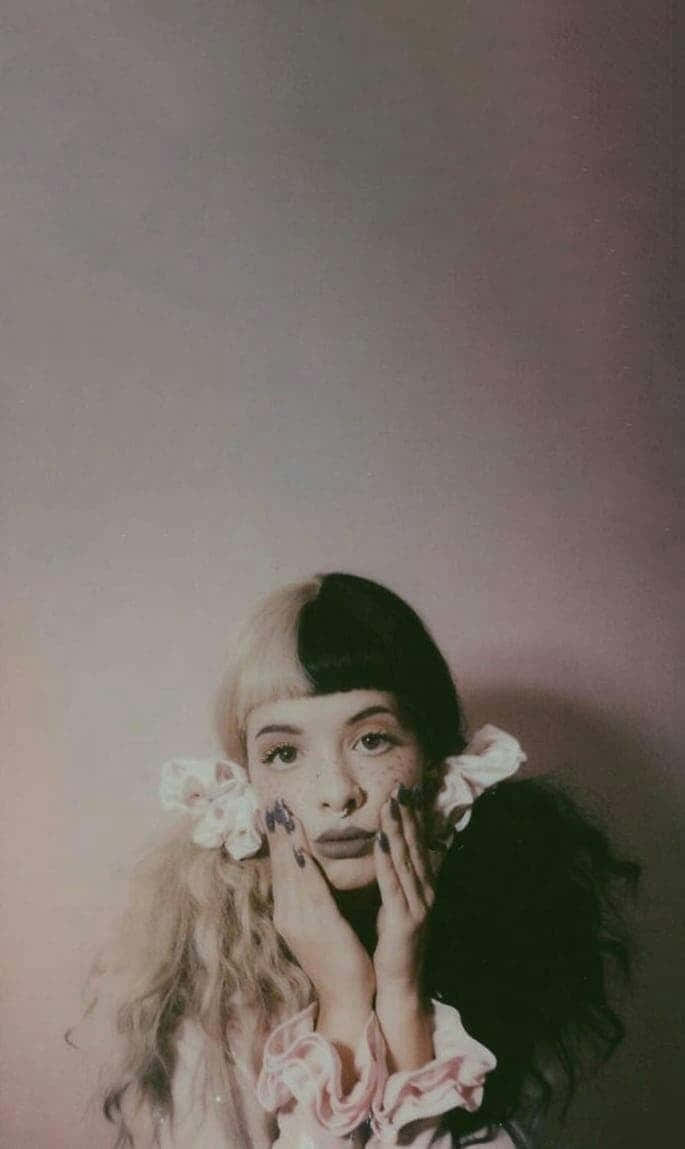 Melanie Martinez, half-black half-blond hair, freckles, SD Phone Wallpaper