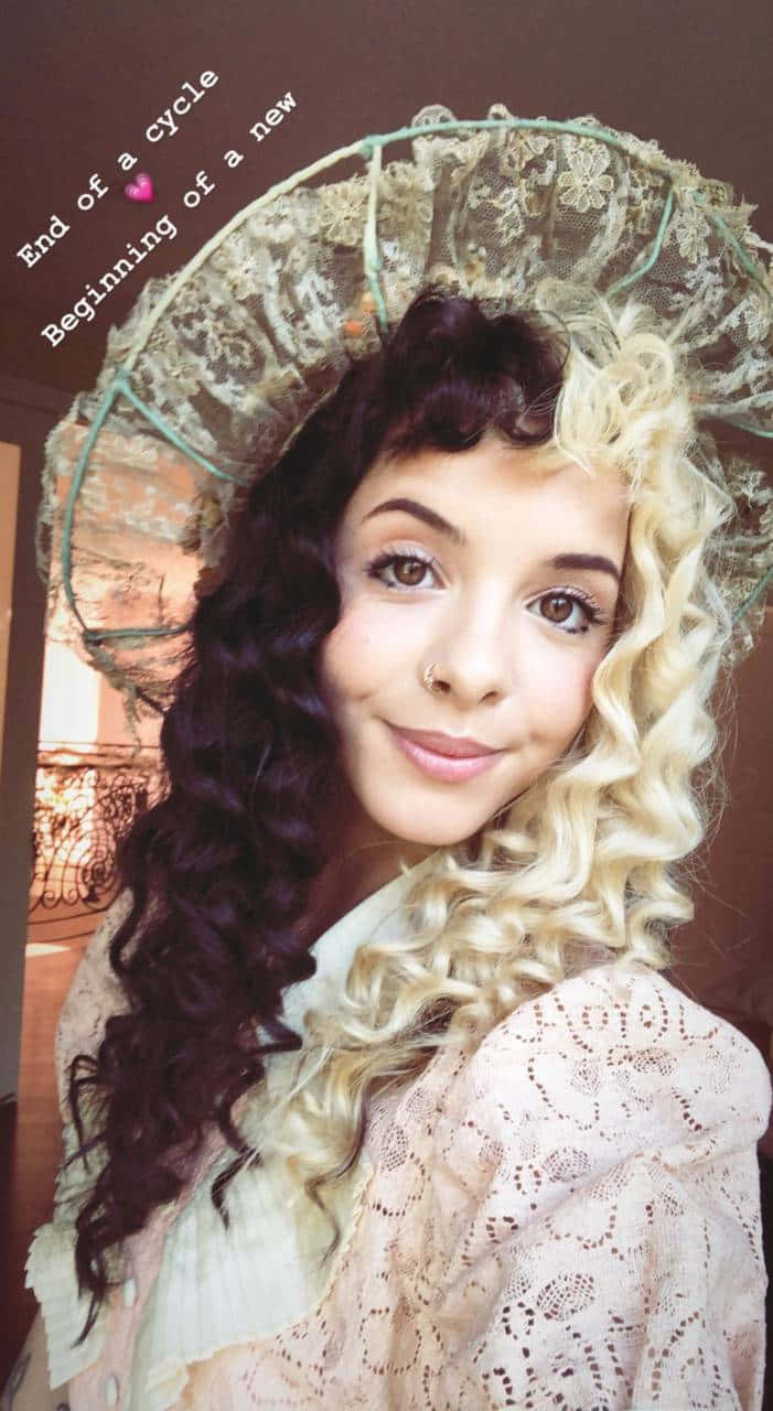 Melanie Martinez, two-toned curly hair, lace bonnet, HD Phone Wallpaper