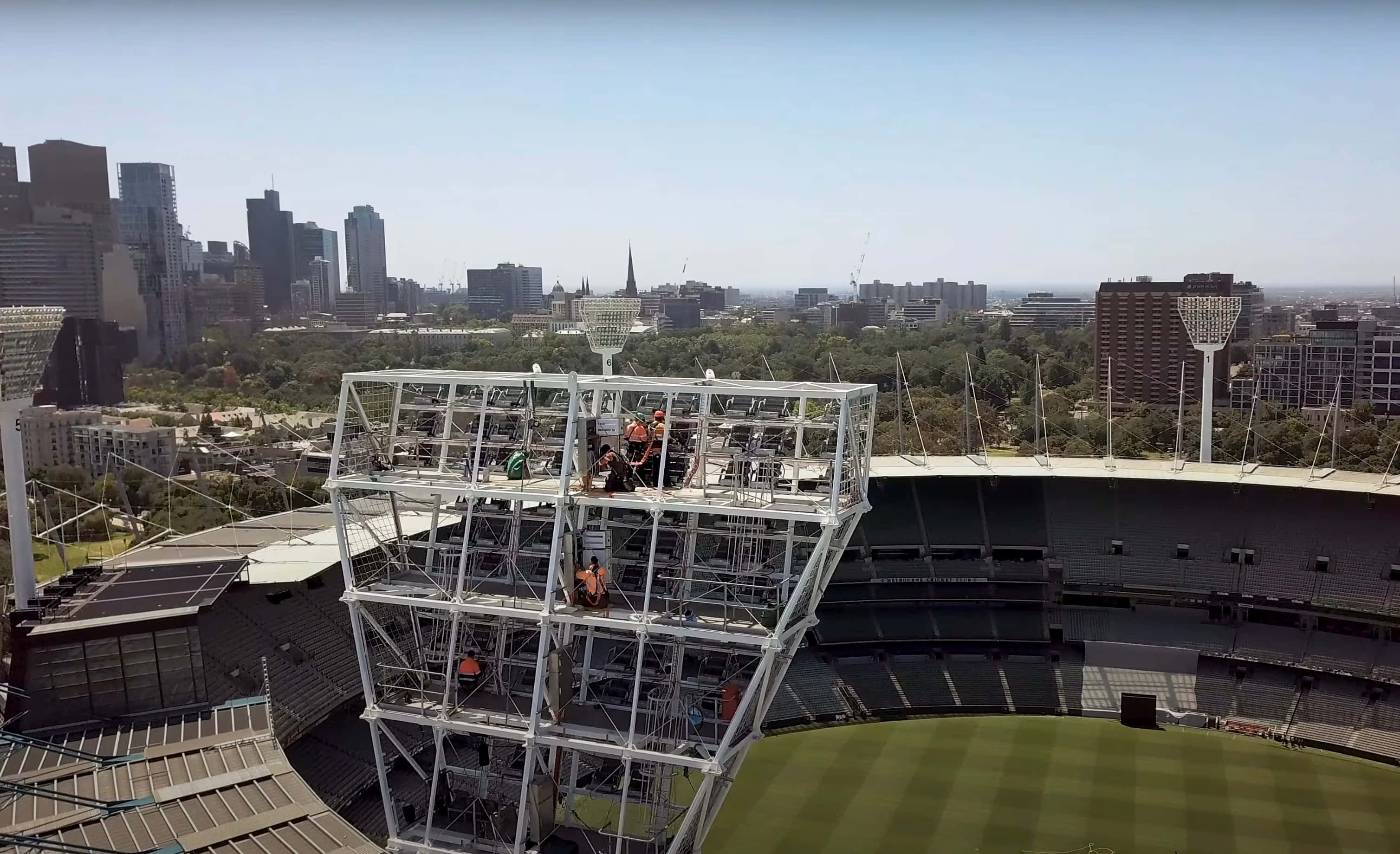 Melbourne Cricket Ground, orange vests, white metal scaffold, 2K Desktop Wallpaper