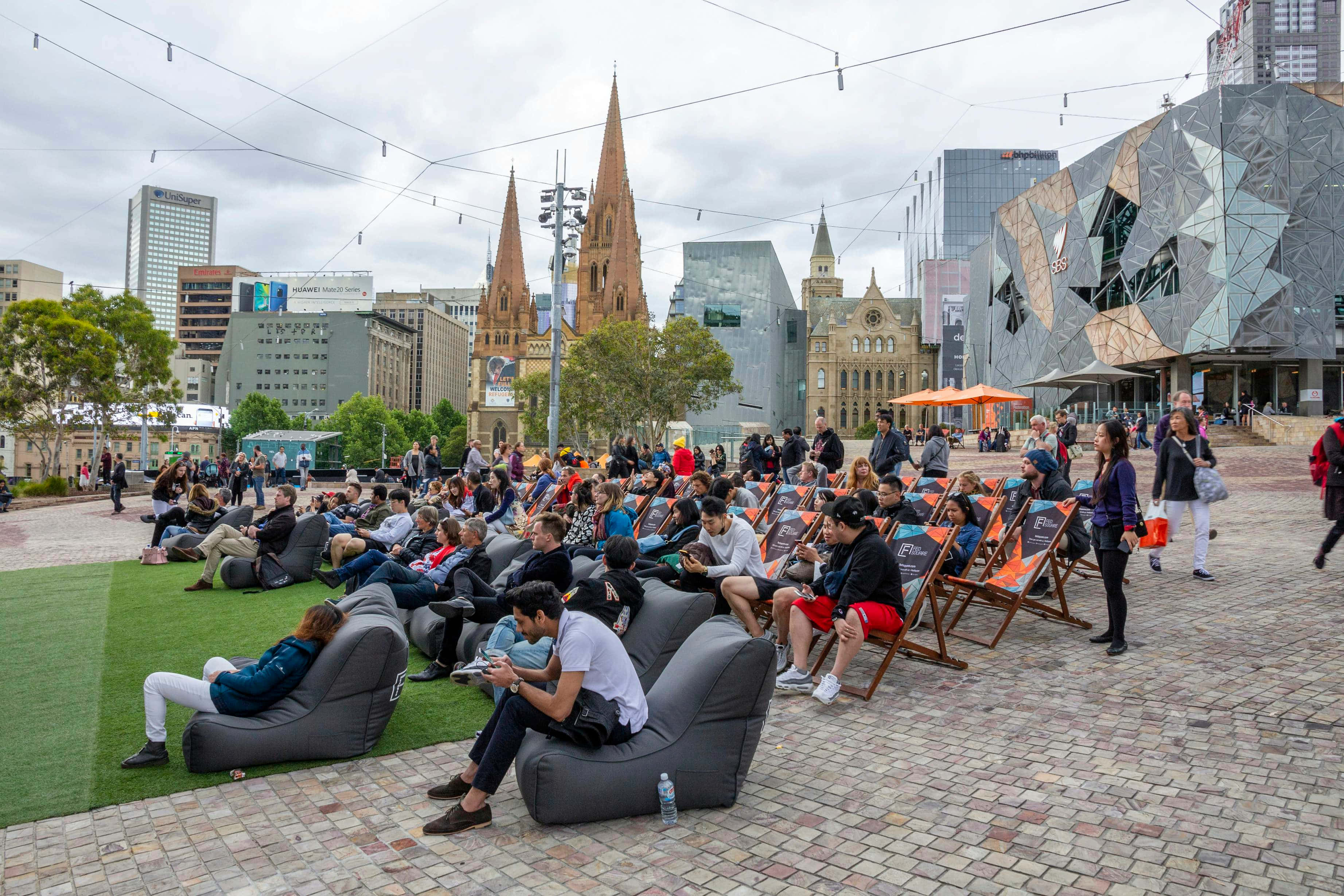 Melbourne Federation Square, bean bags, lounge chairs, 2K Desktop Wallpaper