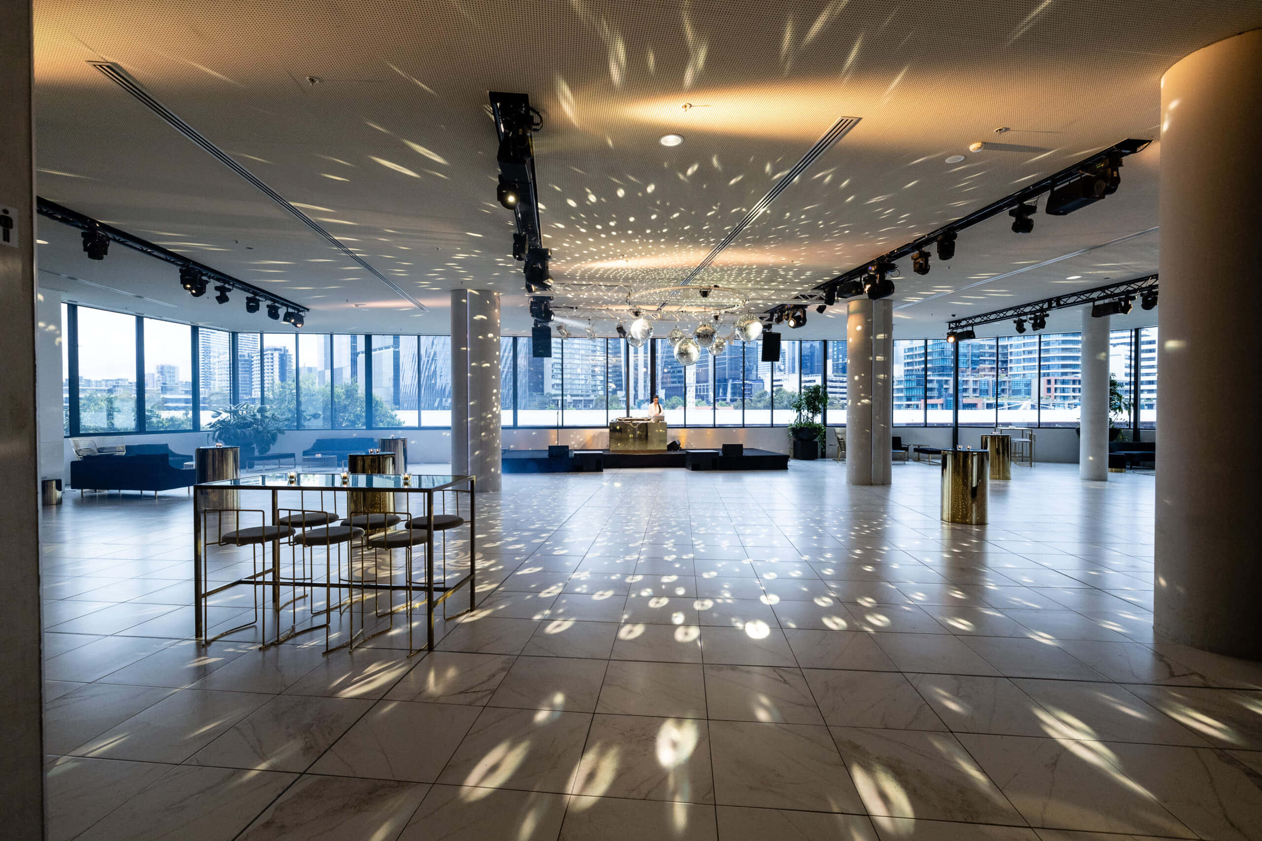 Melbourne South Wharf, floor-to-ceiling windows, polished marble floor, 2K Desktop Wallpaper