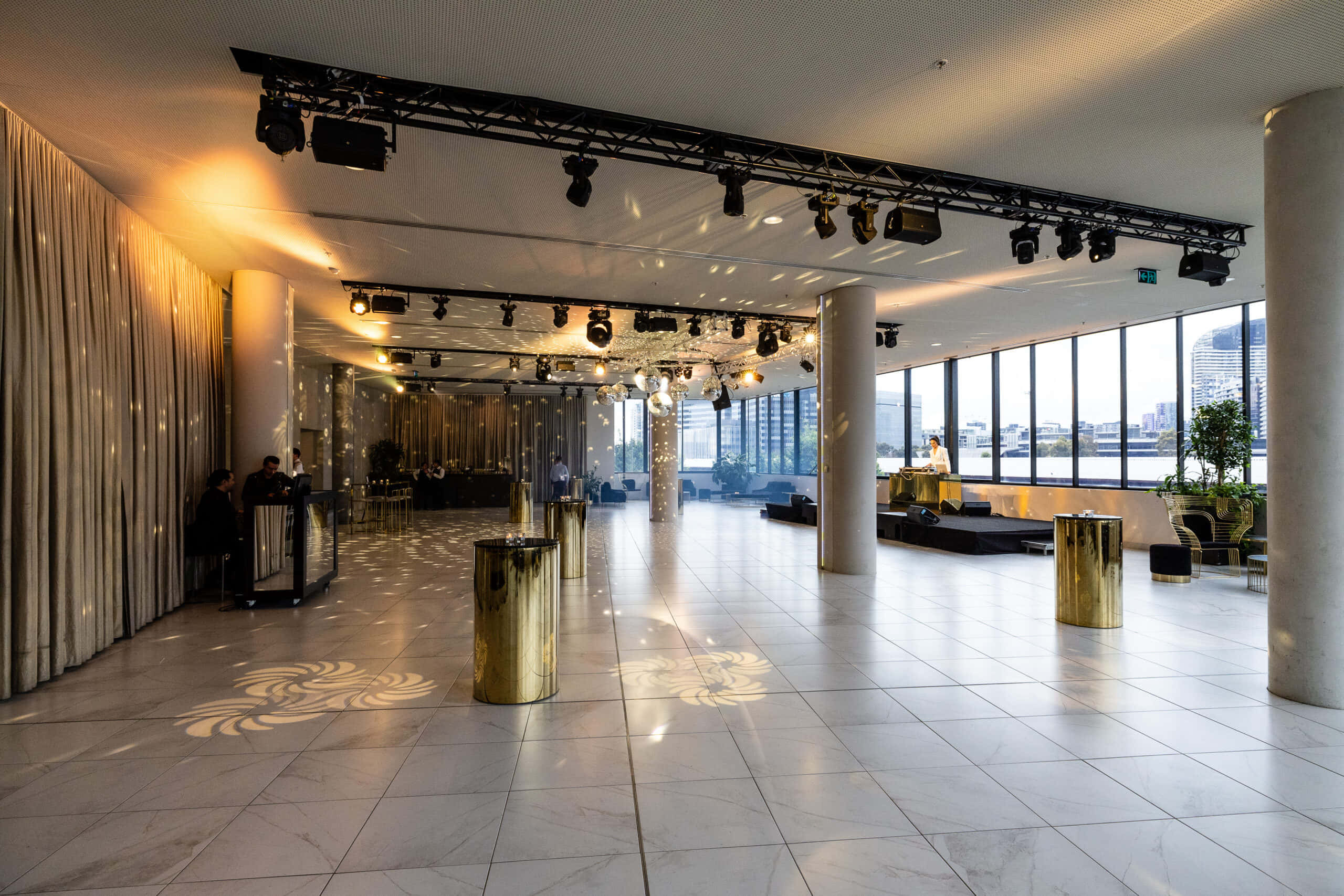Melbourne South Wharf, modern luxury lobby, gold cylindrical pillars, 2K Desktop Wallpaper