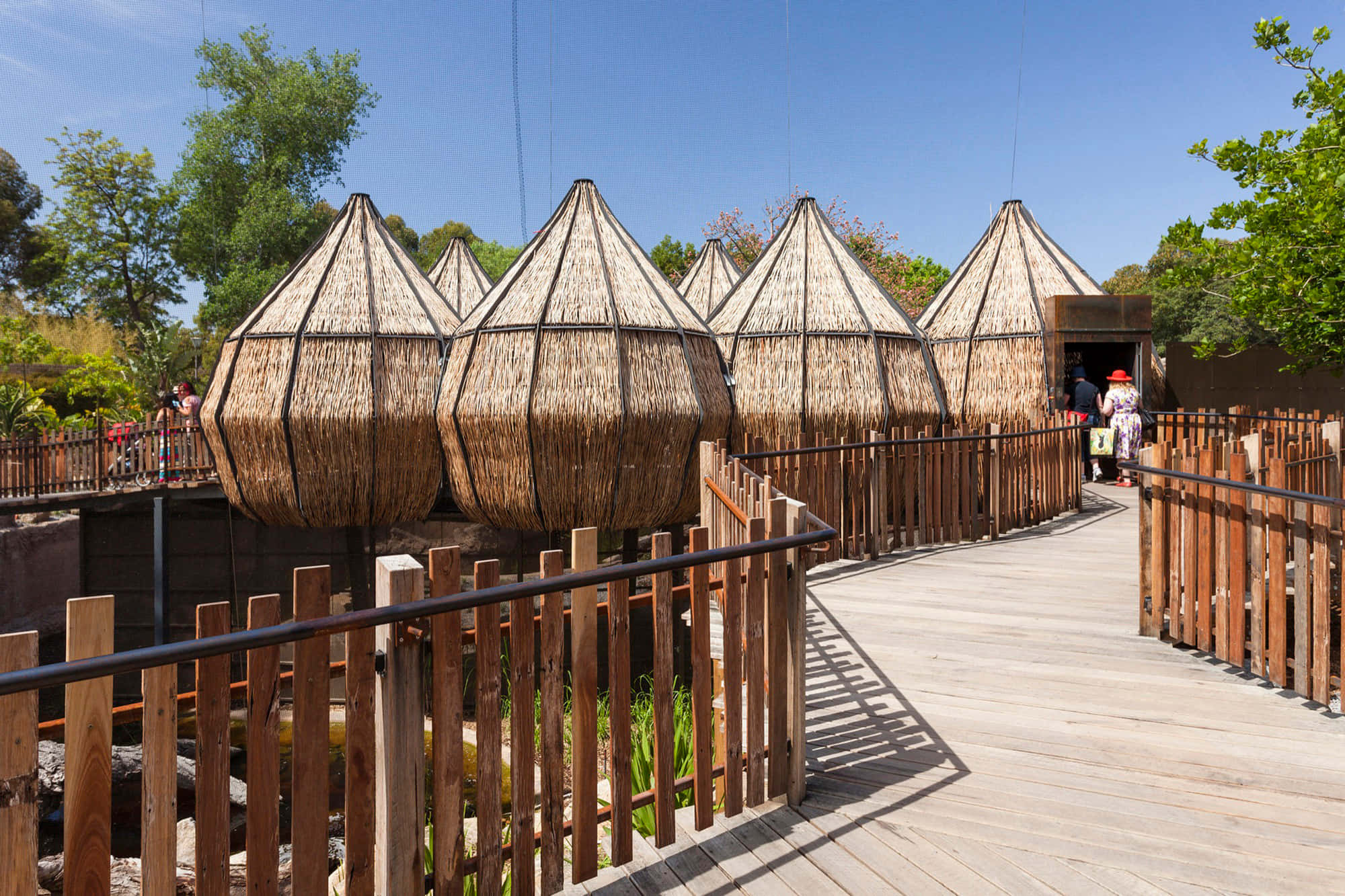 Melbourne Zoo, thatched pavilions, wooden boardwalk, Full HD Desktop Wallpaper