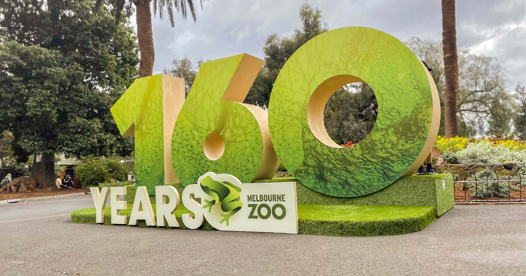 Melbourne Zoo, 160 YEARS, green and gold, Full HD Desktop Wallpaper
