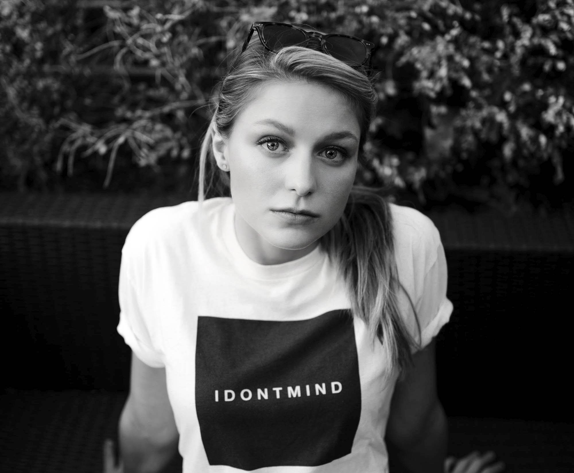 Melissa Benoist, sunglasses, black and white portrait, Full HD Desktop Wallpaper