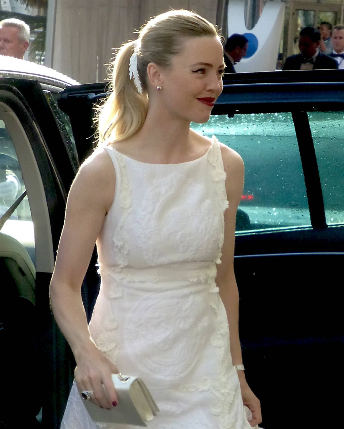Melissa George, white textured dress, ponytail, HD Phone Wallpaper